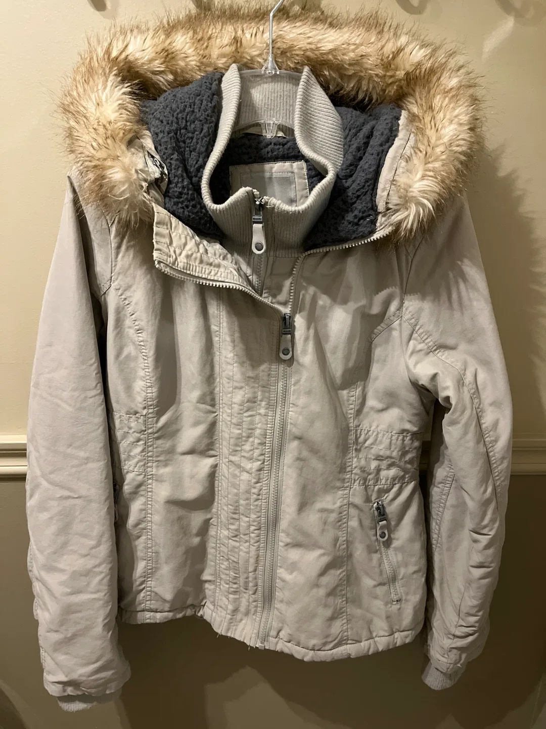 Bench. Women's Winter Coat - Size L image indicator(4)