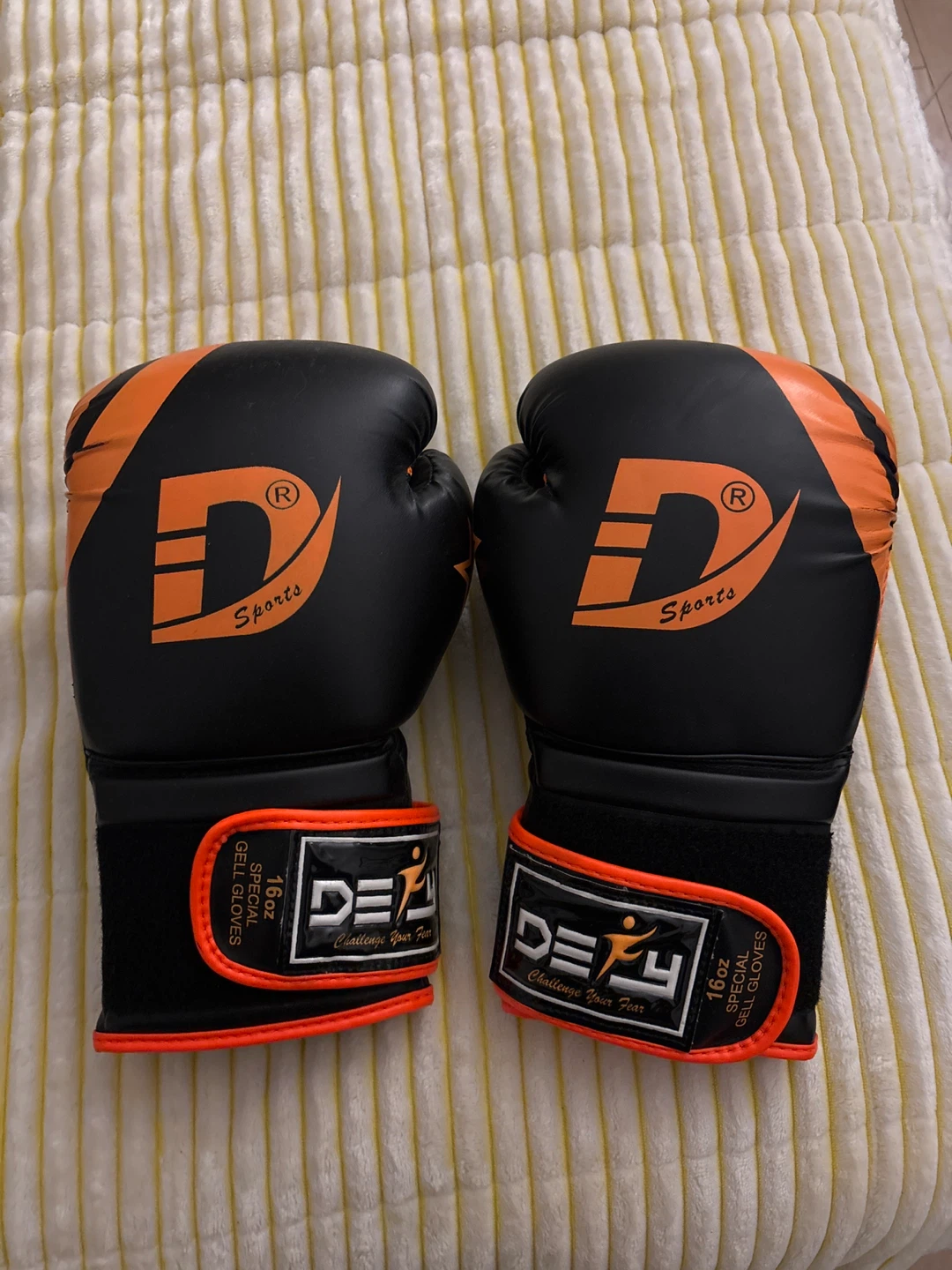 DEYU 16oz Special Gel Boxing Gloves - Black & Orange