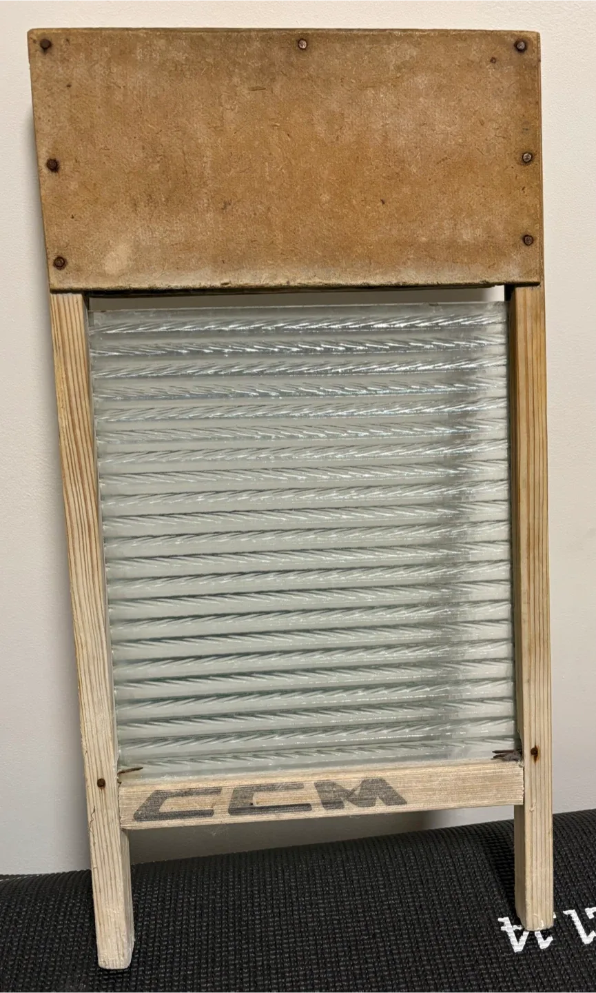 Vintage Economy Canadian Woodenware Co. Washboard image indicator(2)