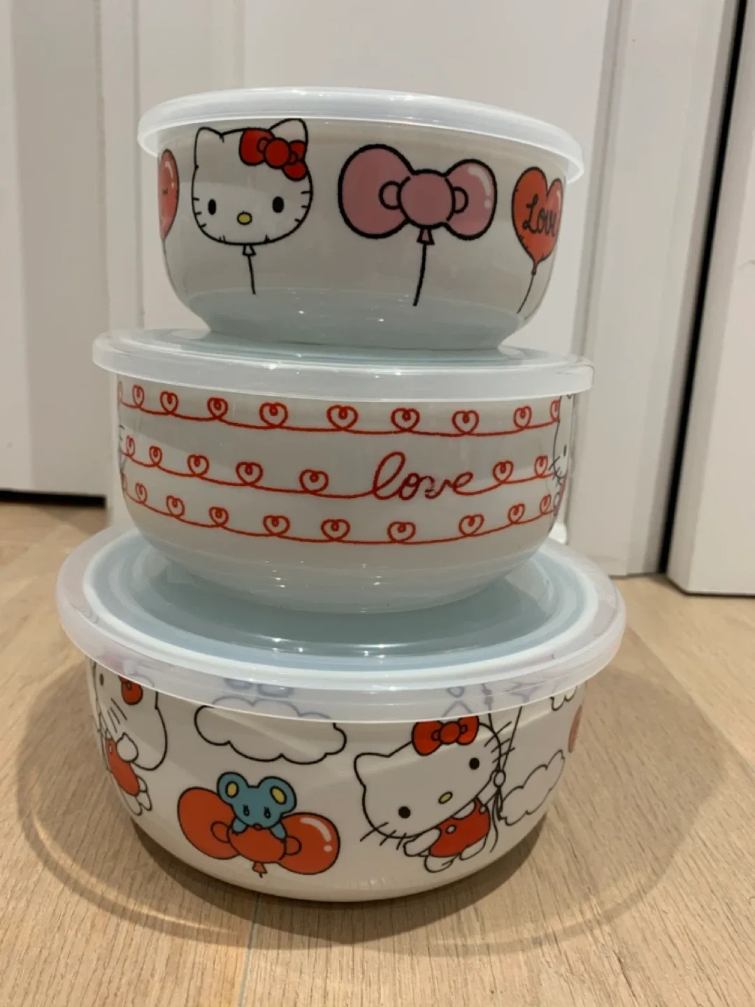 ❤️ Hello Kitty Ceramic Bowls with Lids - Set of 3 (New) ❤️ image indicator(3)