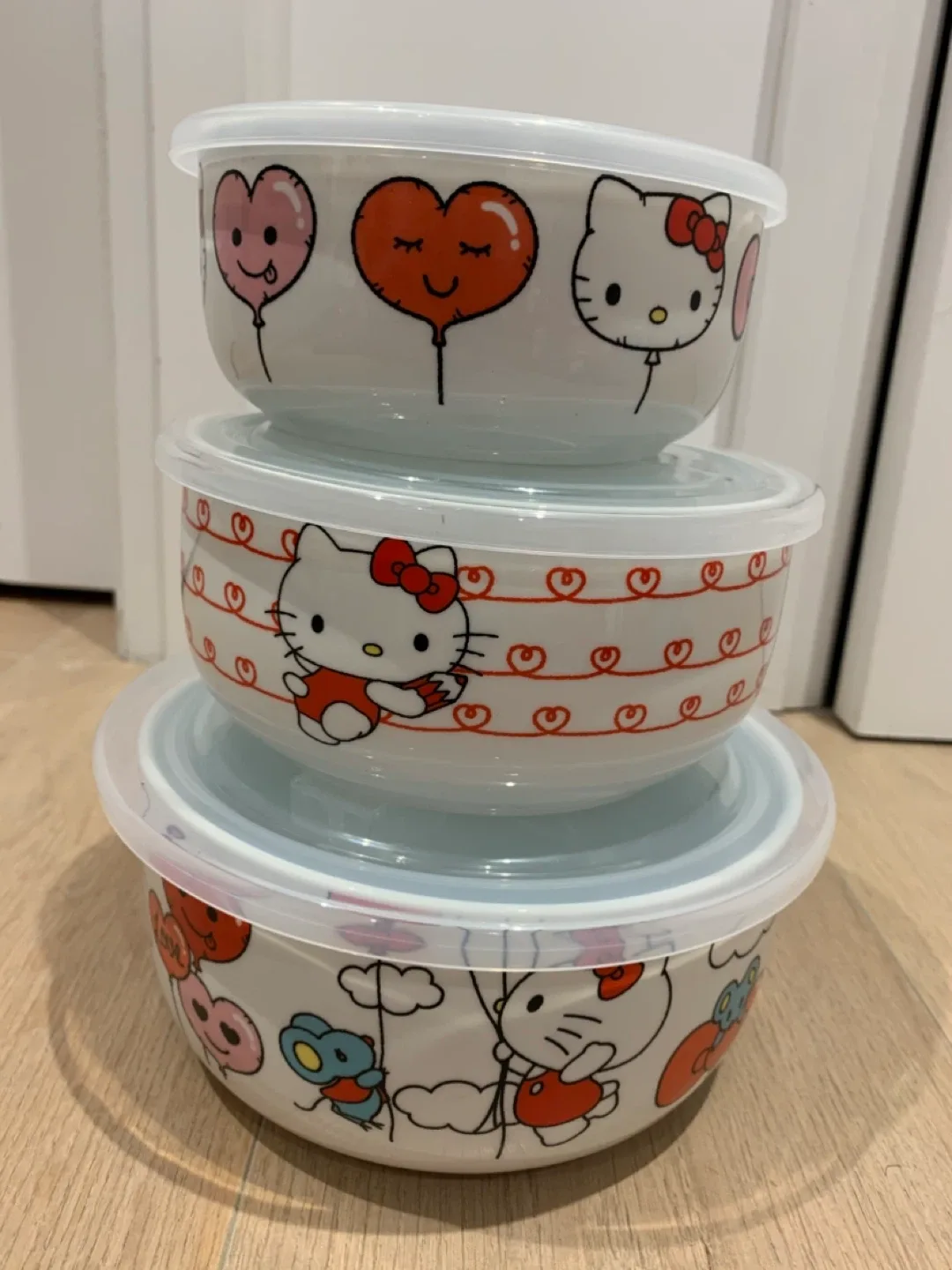 ❤️ Hello Kitty Ceramic Bowls with Lids - Set of 3 (New) ❤️ image indicator(2)