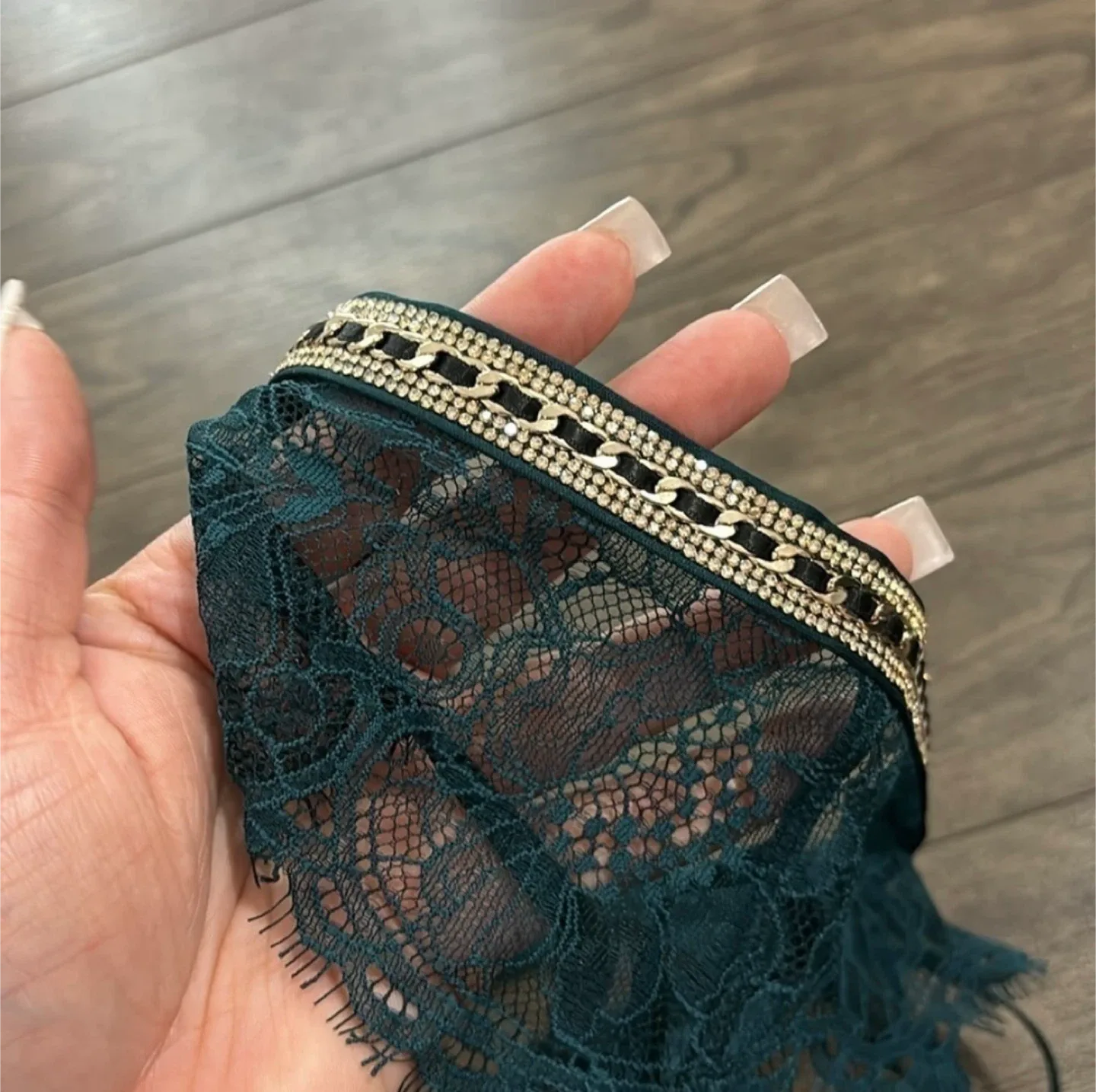 BNWT! Victoria’s Secret Shine Strap Lace Garter image indicator(6)