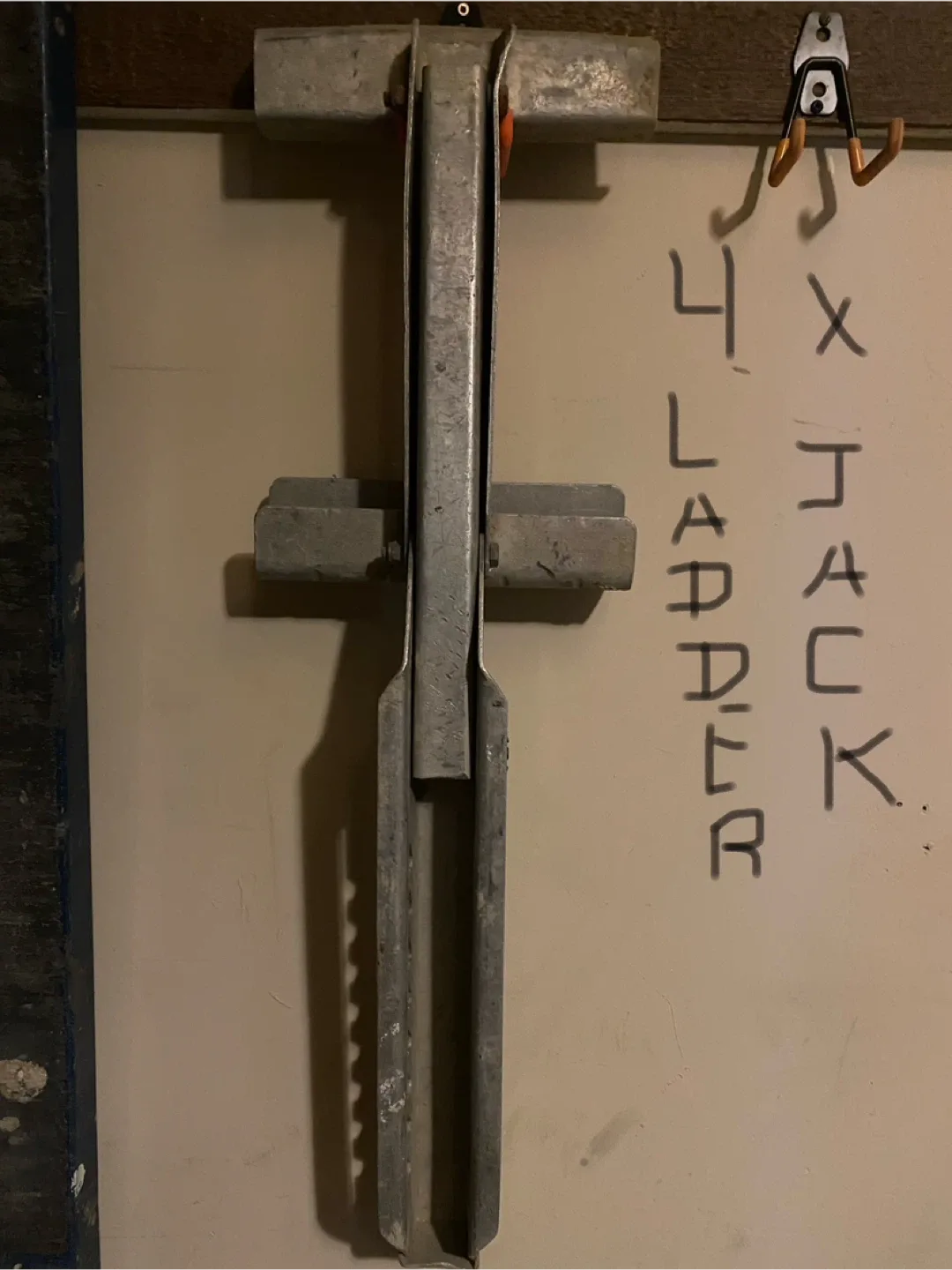 Construction Equipment: Ladders, Planks, Saw, Jacks image indicator(4)