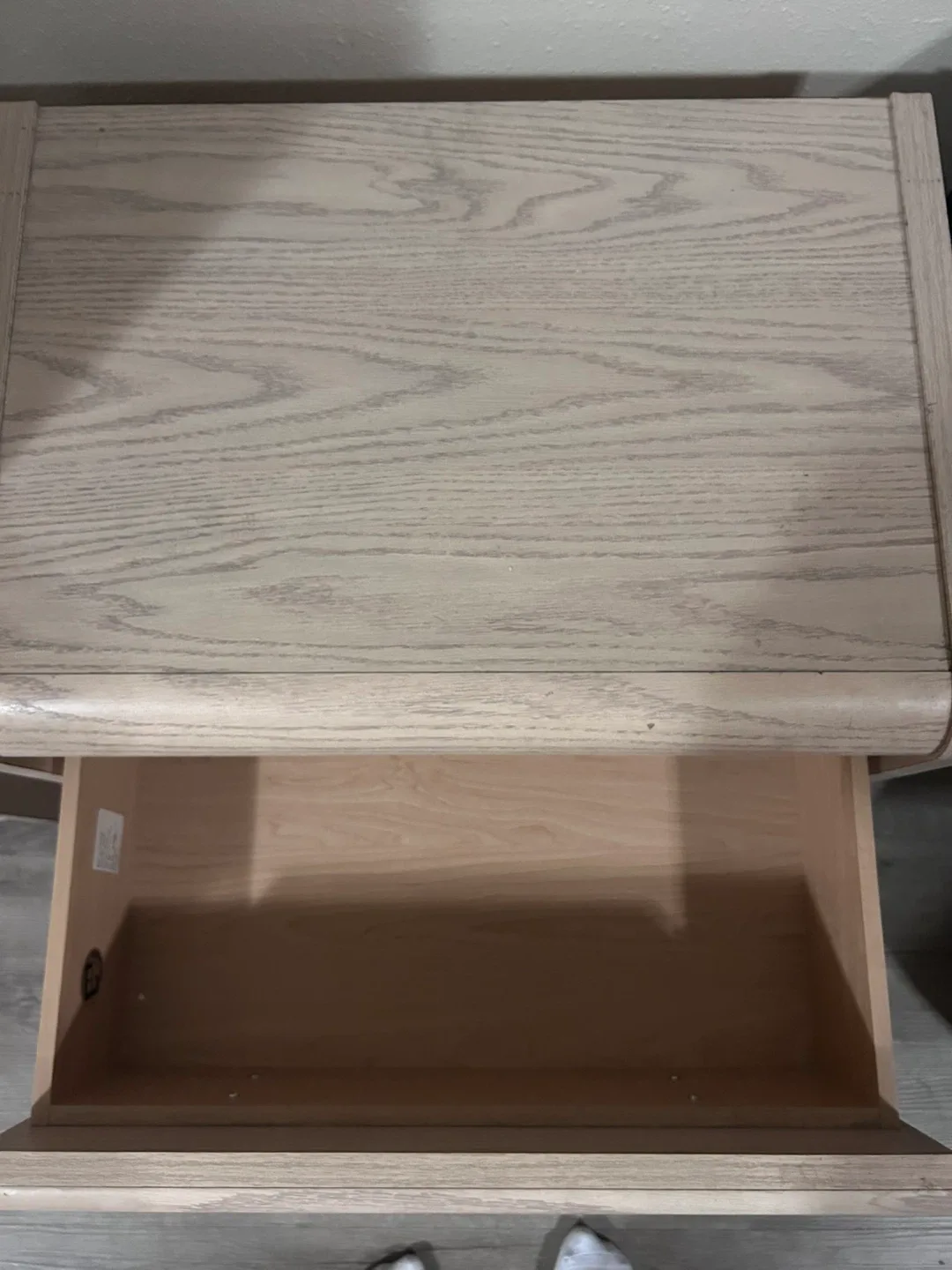 Bedroom Set - Dresser and Nightstands image indicator(4)