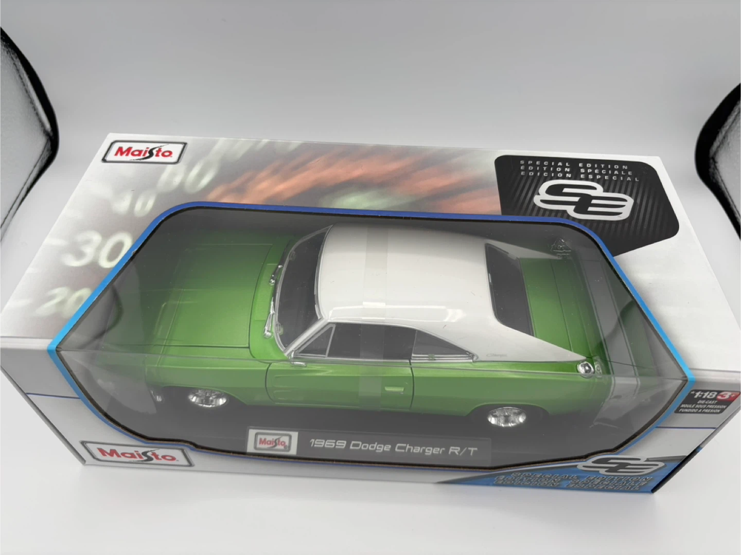 Maisto 1969 Dodge Charger R/T 1:18 Scale - photo 2