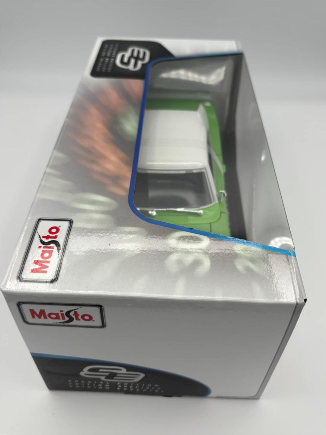 Maisto 1969 Dodge Charger R/T 1:18 Scale - photo 3
