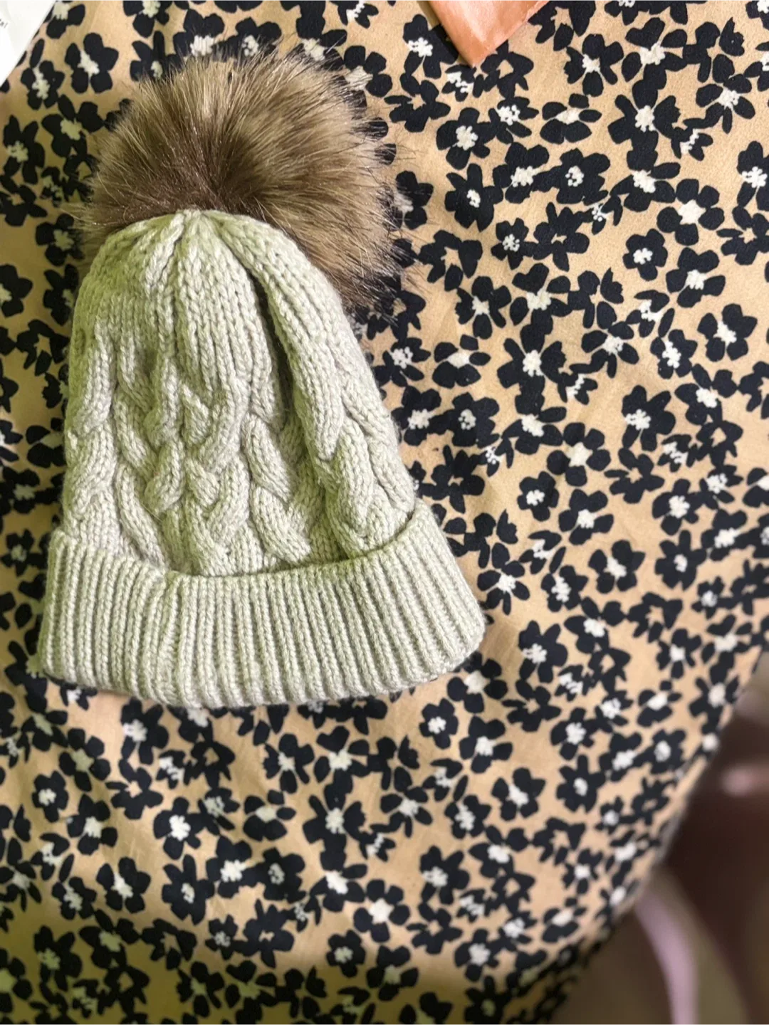 Baby beanie with a pom pom image indicator(2)