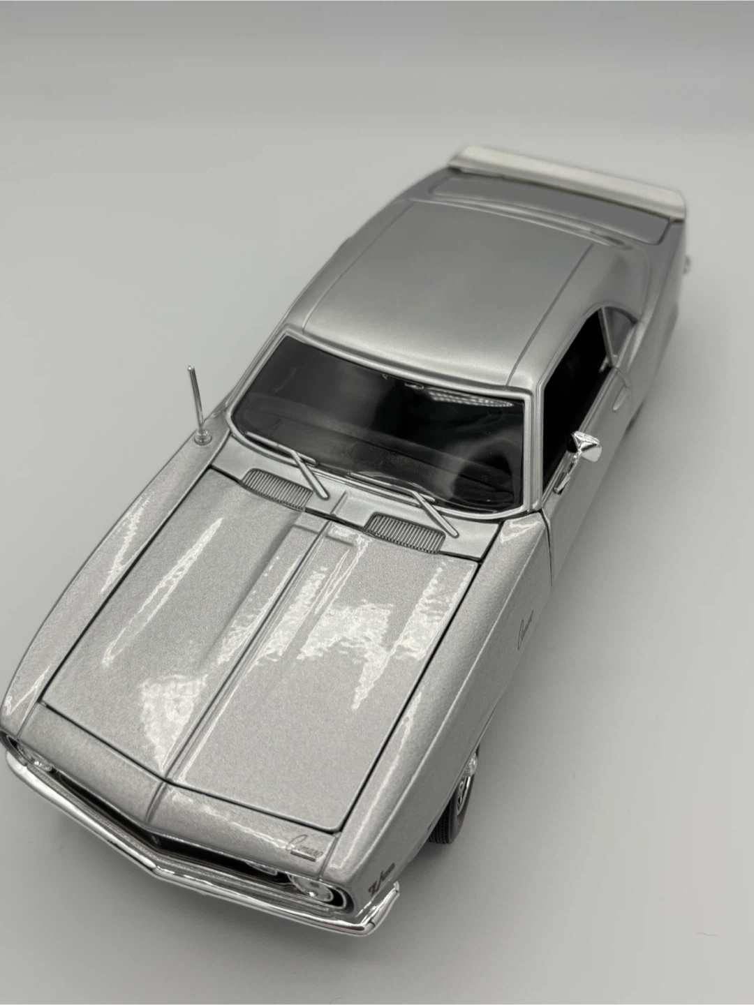 Maisto 1968 Chevrolet Camaro Z/28 Scale 1/18 - photo 3