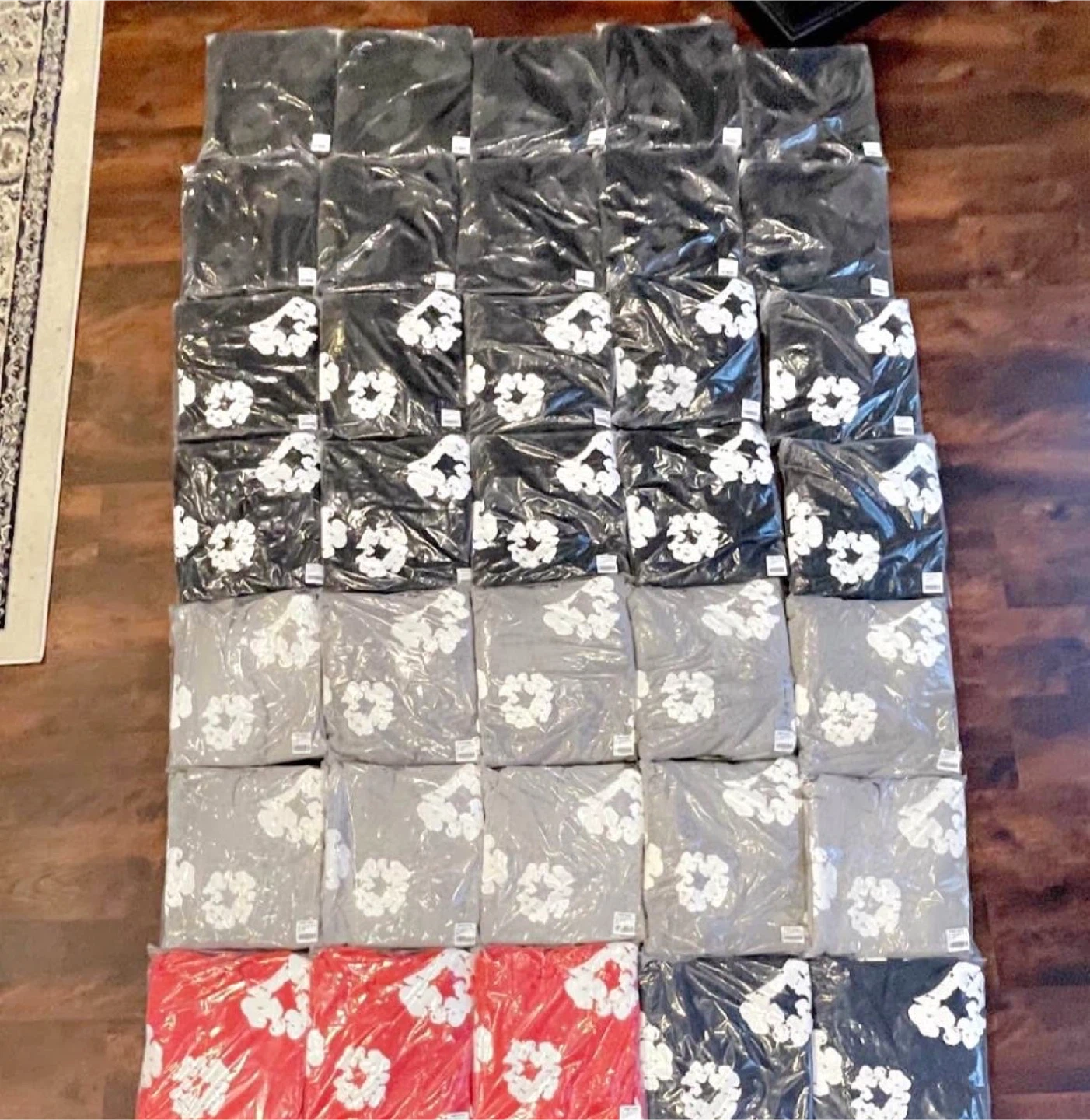 Large selection of new graphic T-shirts - photo 2