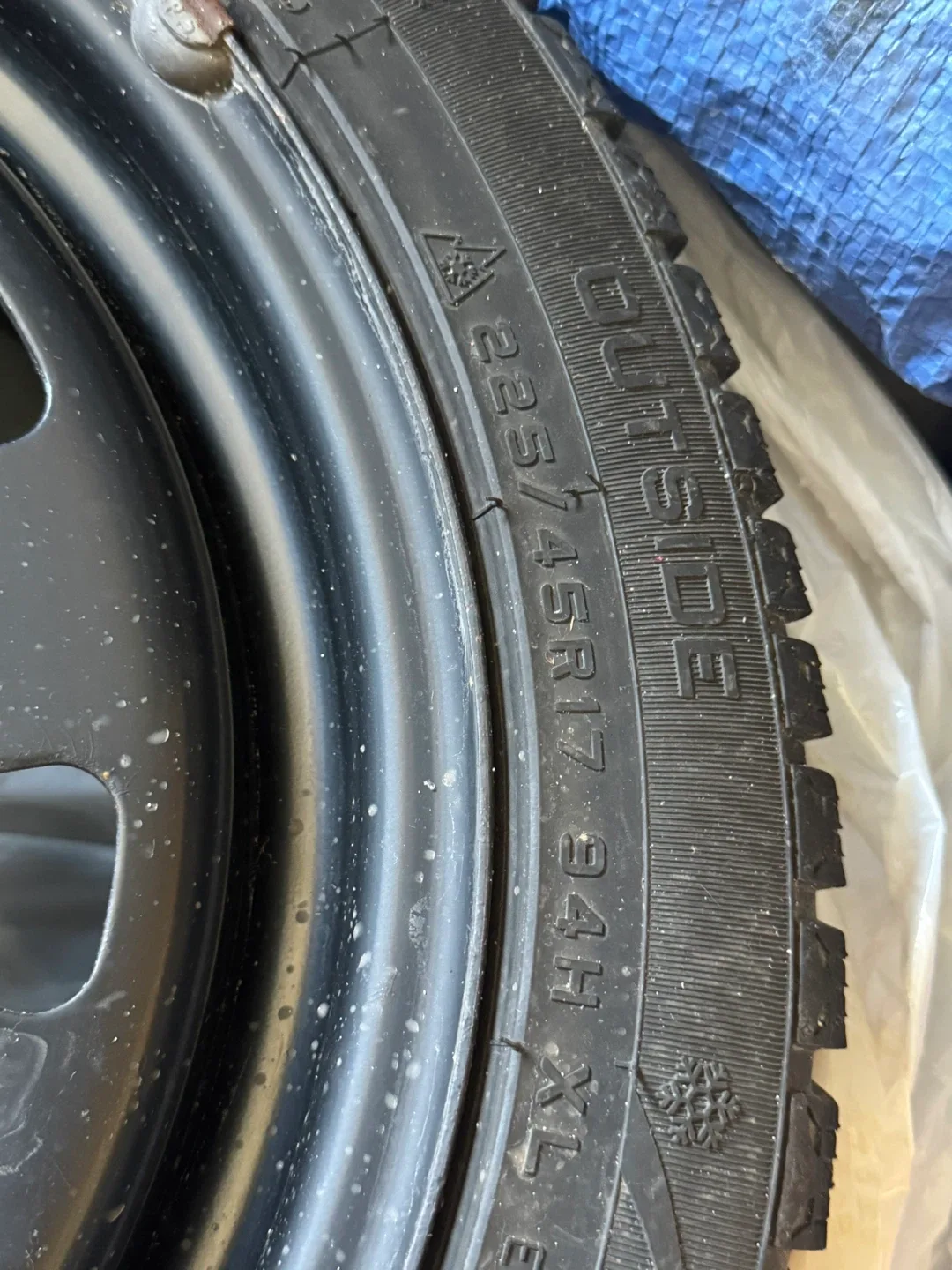 225/45R17 Winter Tire image indicator(2)