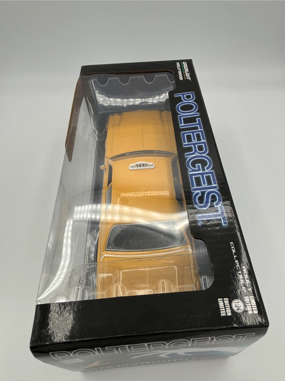 Greenlight Hollywood Poltergeist 1975 Plymouth Fury Taxi 1:24 - photo 4