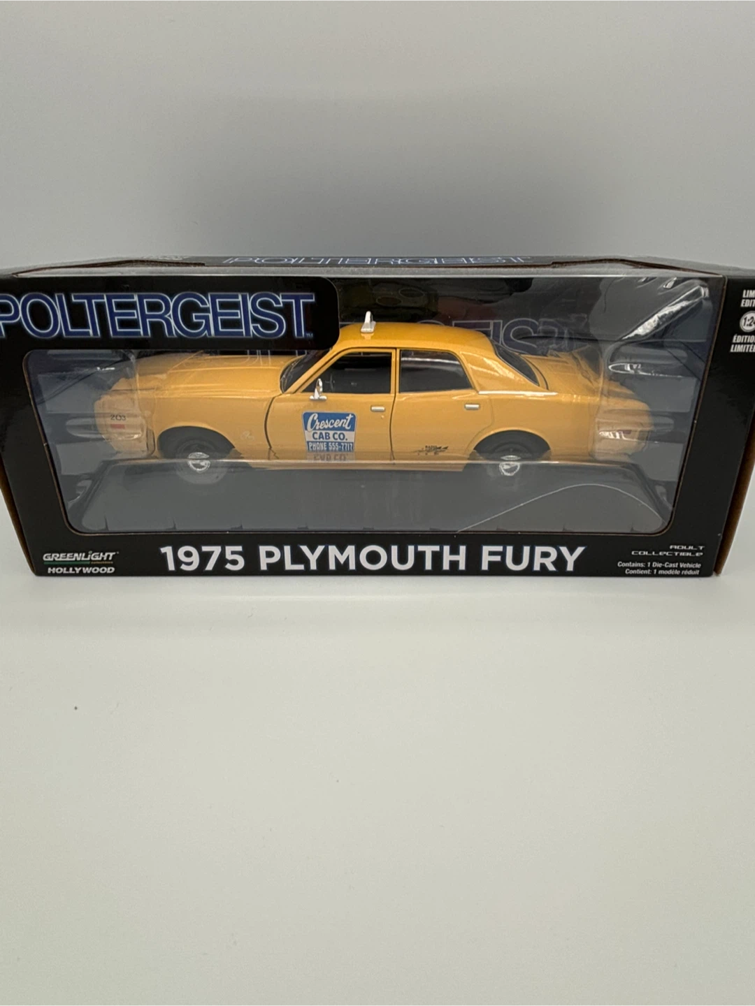 Greenlight Hollywood Poltergeist 1975 Plymouth Fury Taxi 1:24