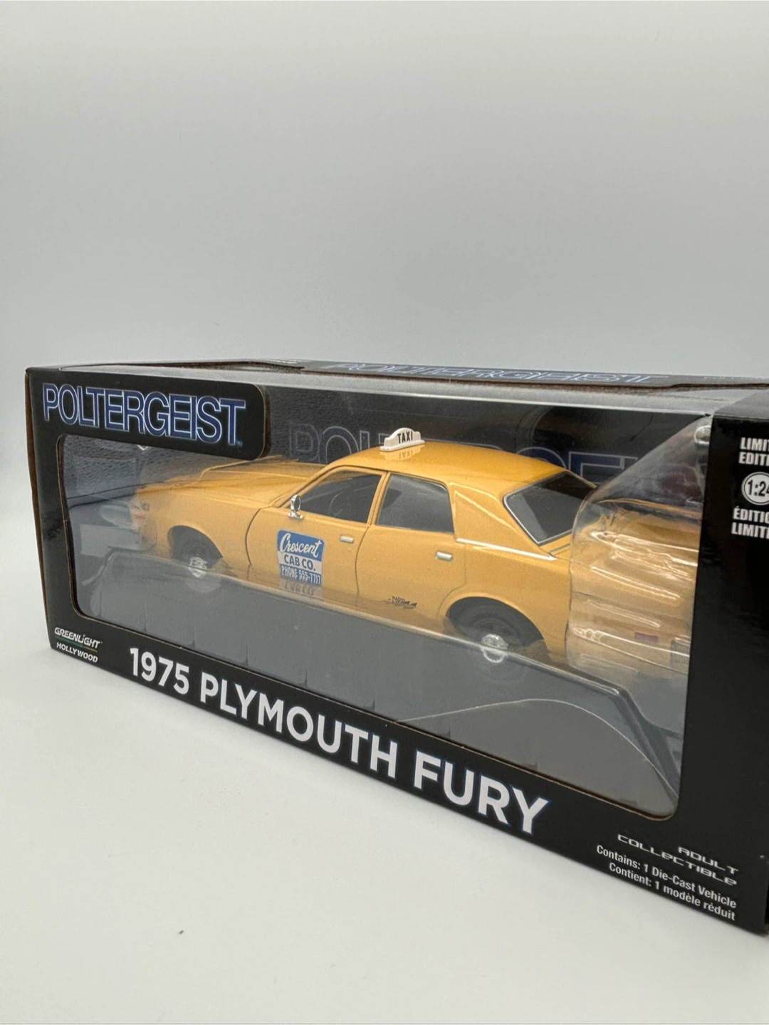 Greenlight Hollywood Poltergeist 1975 Plymouth Fury Taxi 1:24 - photo 3