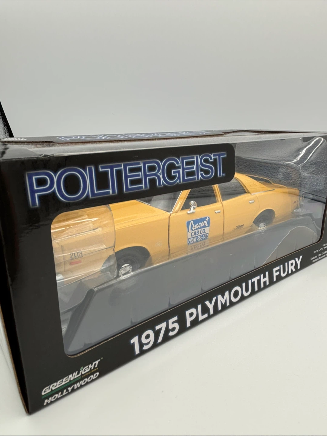 Greenlight Hollywood Poltergeist 1975 Plymouth Fury Taxi 1:24 - photo 2