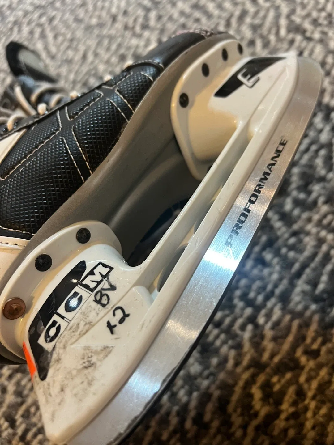 CCM Hockey Ice Skates - US Size 2 image indicator(3)