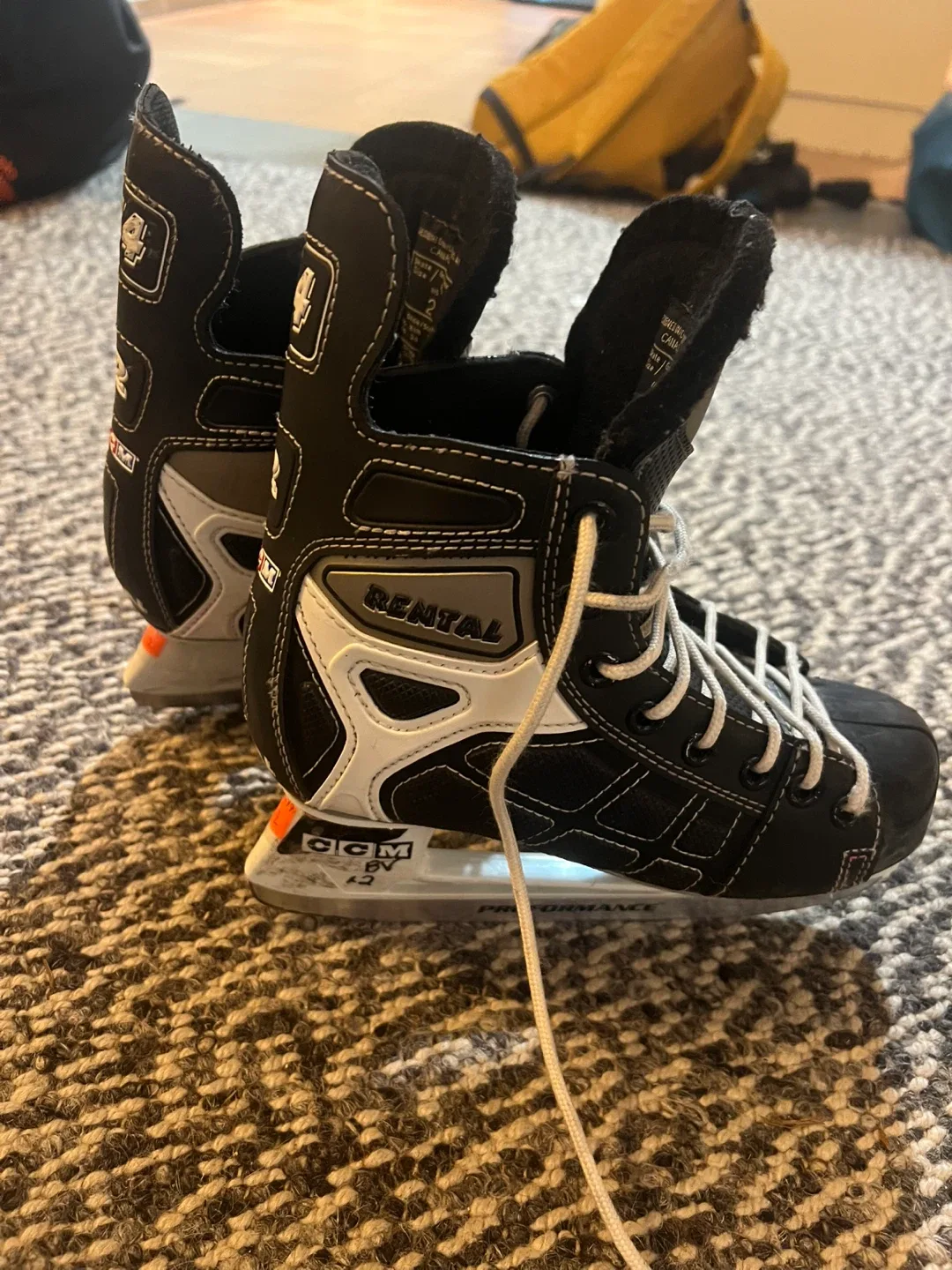 CCM Hockey Ice Skates - US Size 2 image indicator(4)