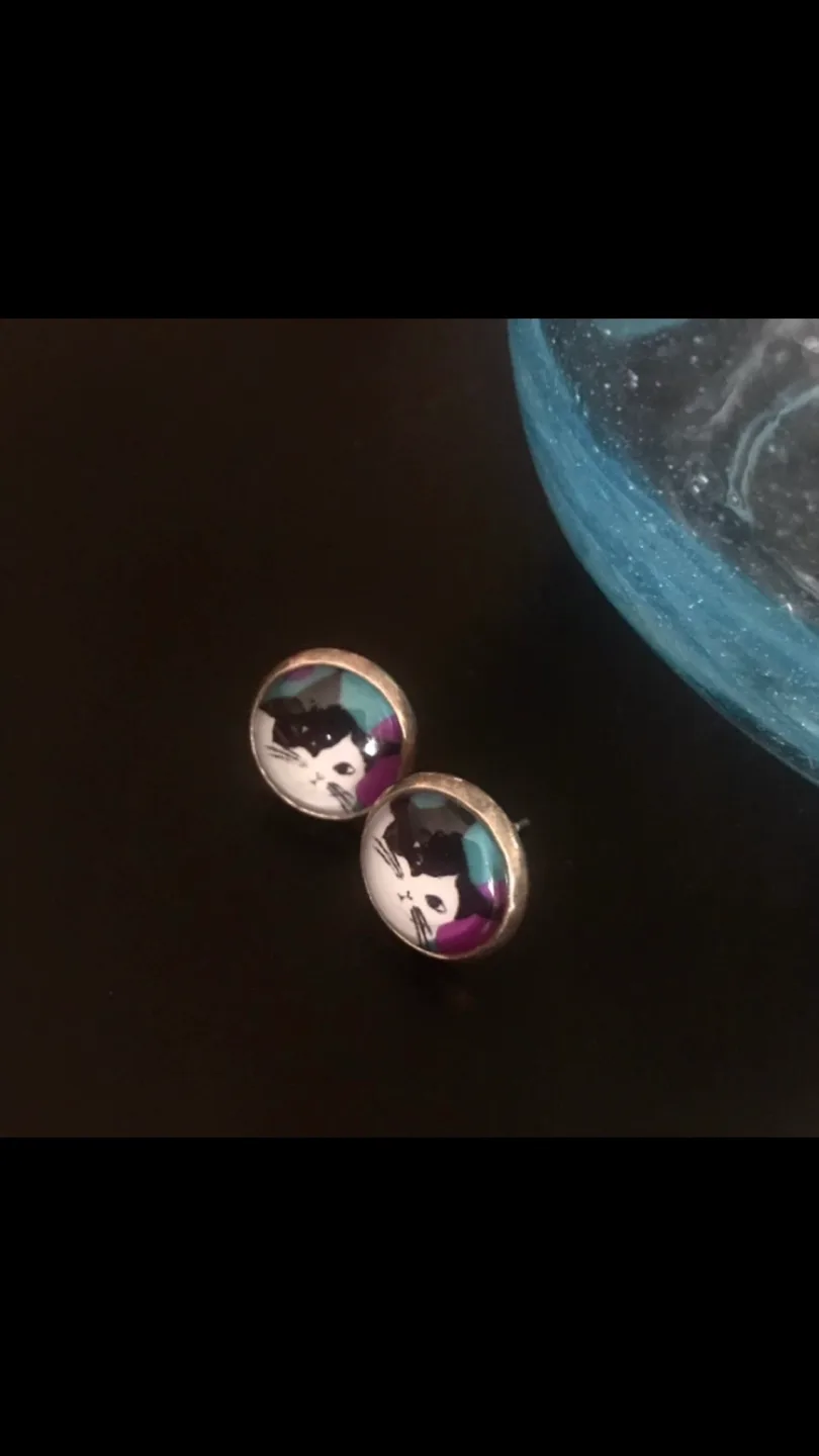 Adorable Cat Design Cushion +✨FREE Cat Earrings image indicator(8)