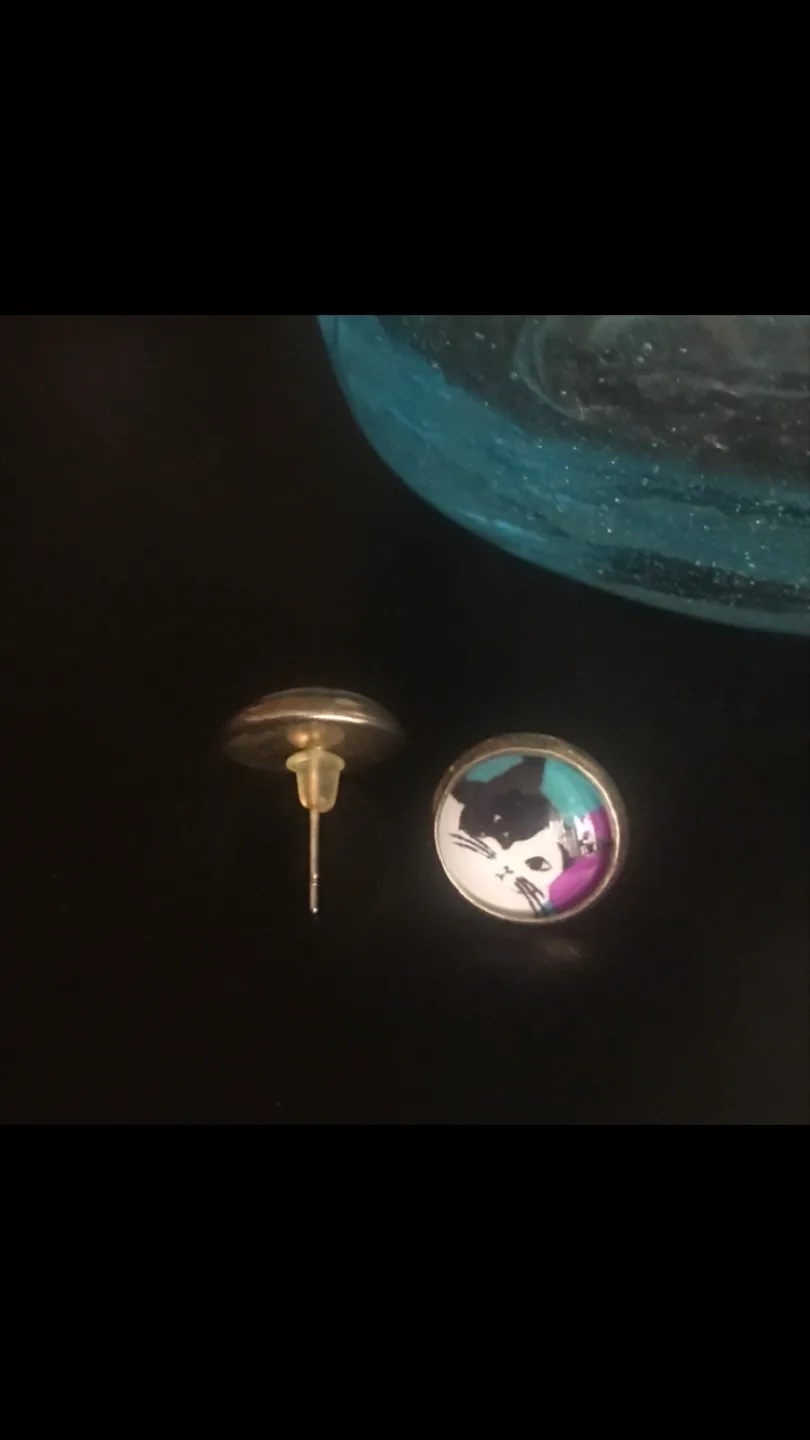 Adorable Cat Design Cushion +✨FREE Cat Earrings image indicator(9)