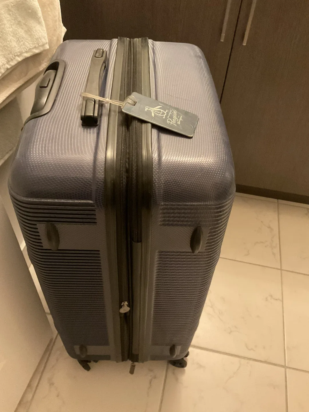 Penguin full size suitcase image indicator(2)