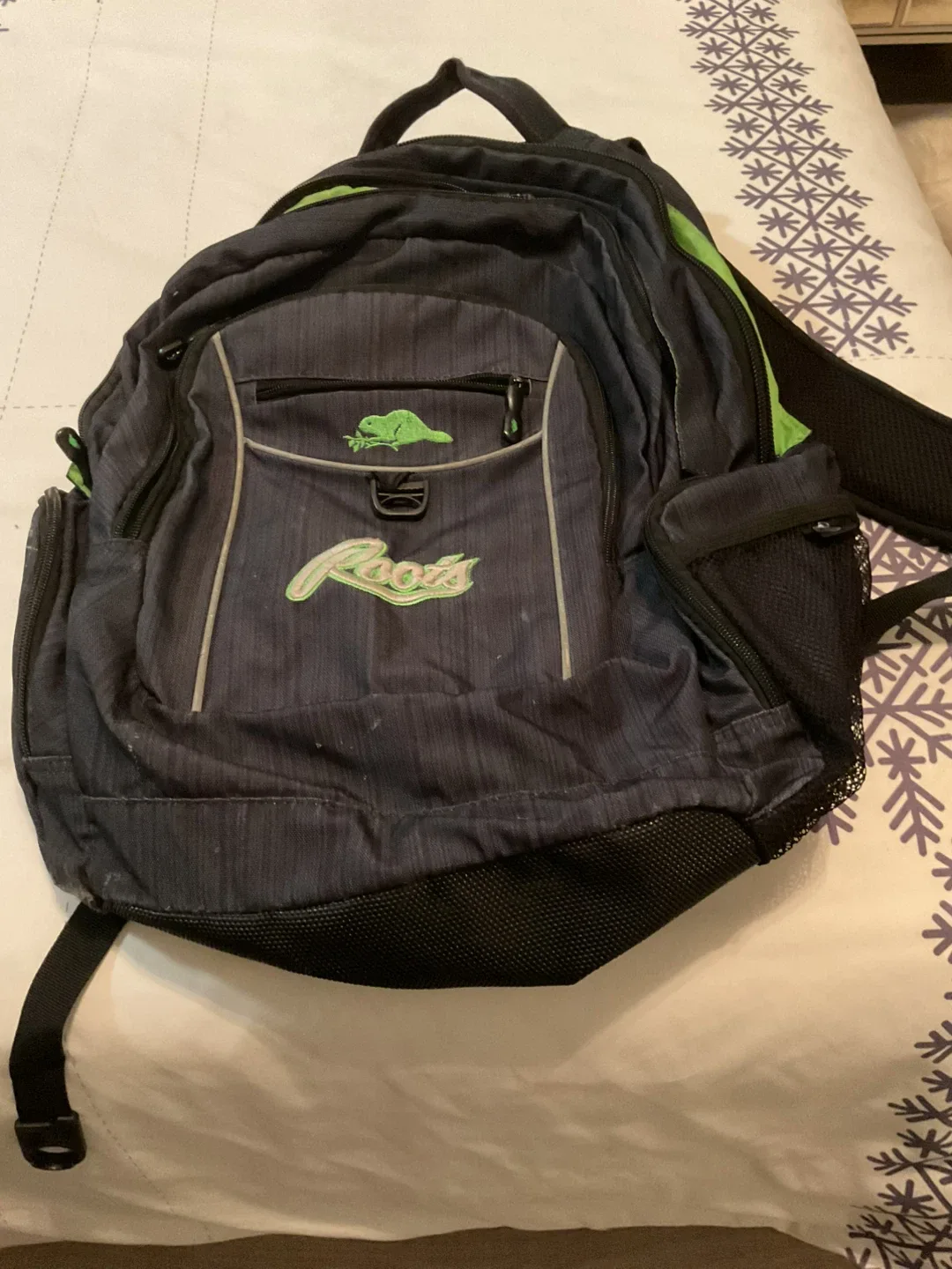 Roots Backpack image indicator(2)