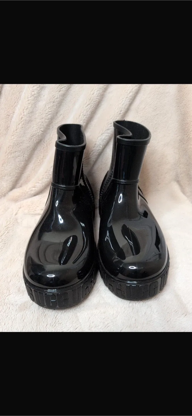 NEW! UGG Black Drizlita Waterproof Boots image indicator(6)