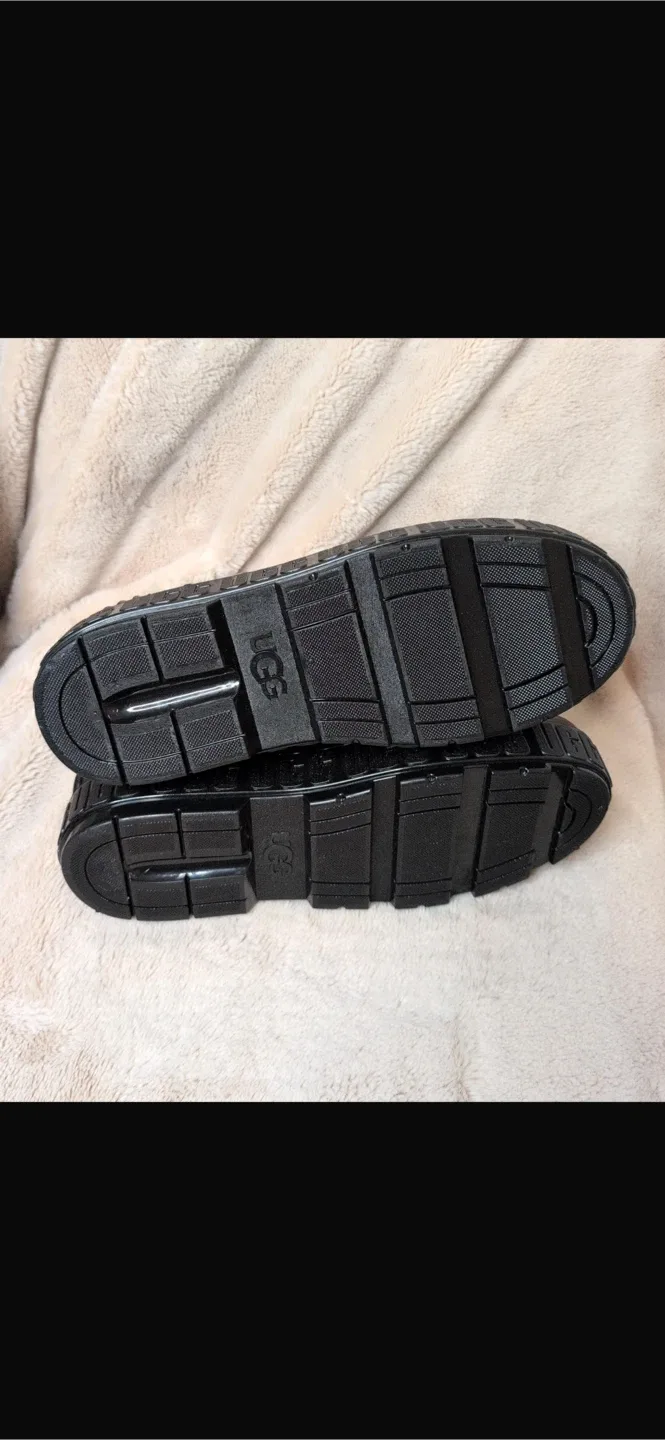 NEW! UGG Black Drizlita Waterproof Boots image indicator(8)