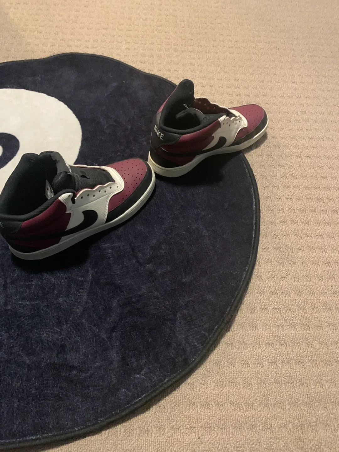 Nike Sneakers image indicator(3)