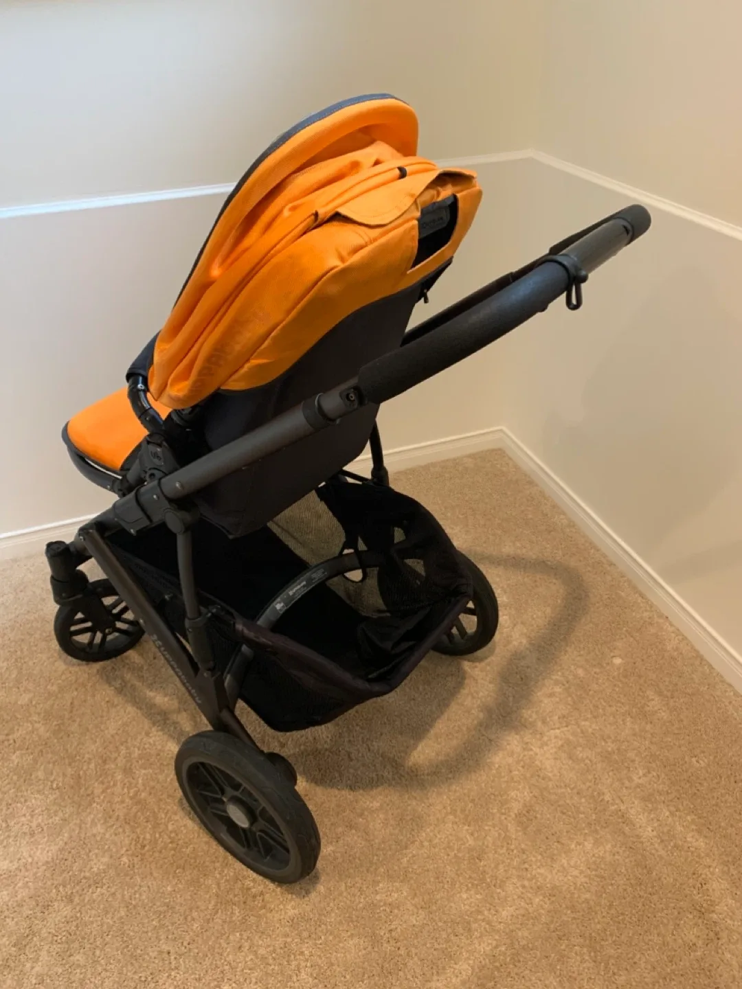 Uppababy VISTA Stroller with Bassinet - Great Condition image indicator(3)