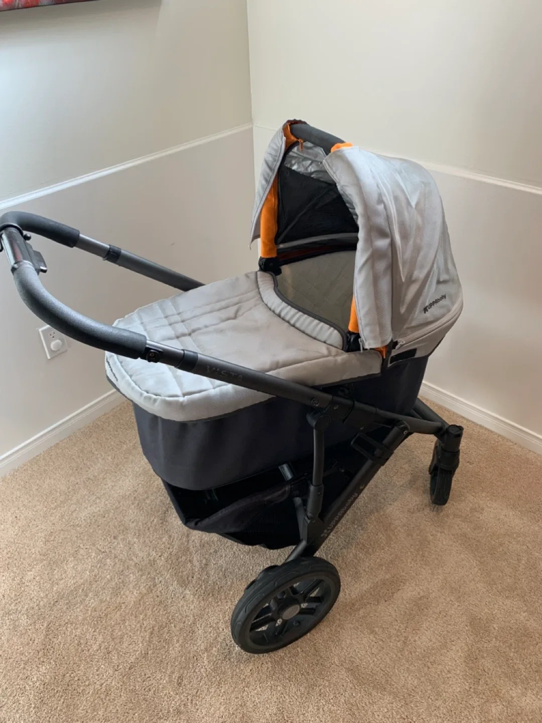 Uppababy VISTA Stroller with Bassinet - Great Condition image indicator(8)