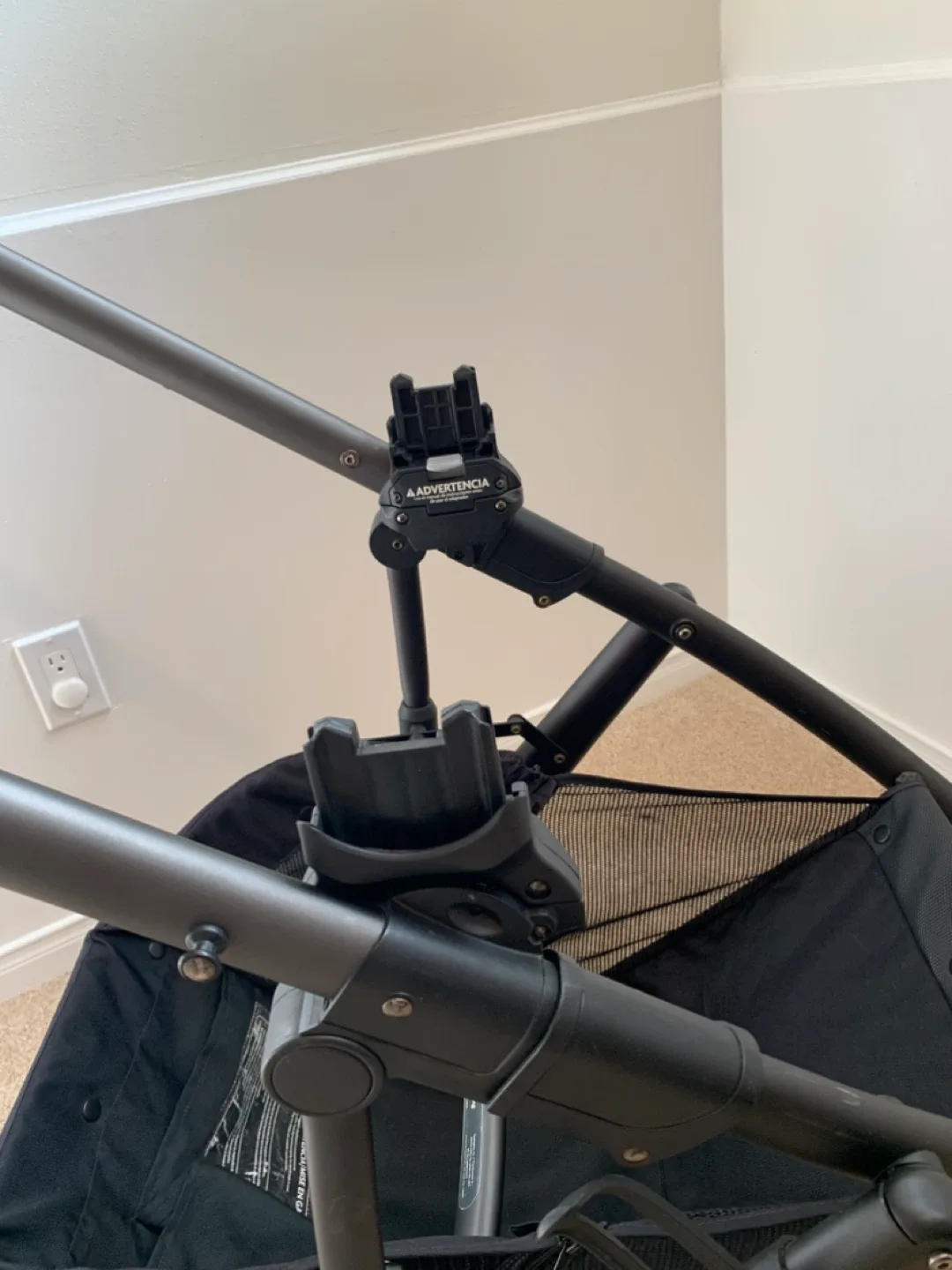 Uppababy VISTA Stroller with Bassinet - Great Condition image indicator(9)