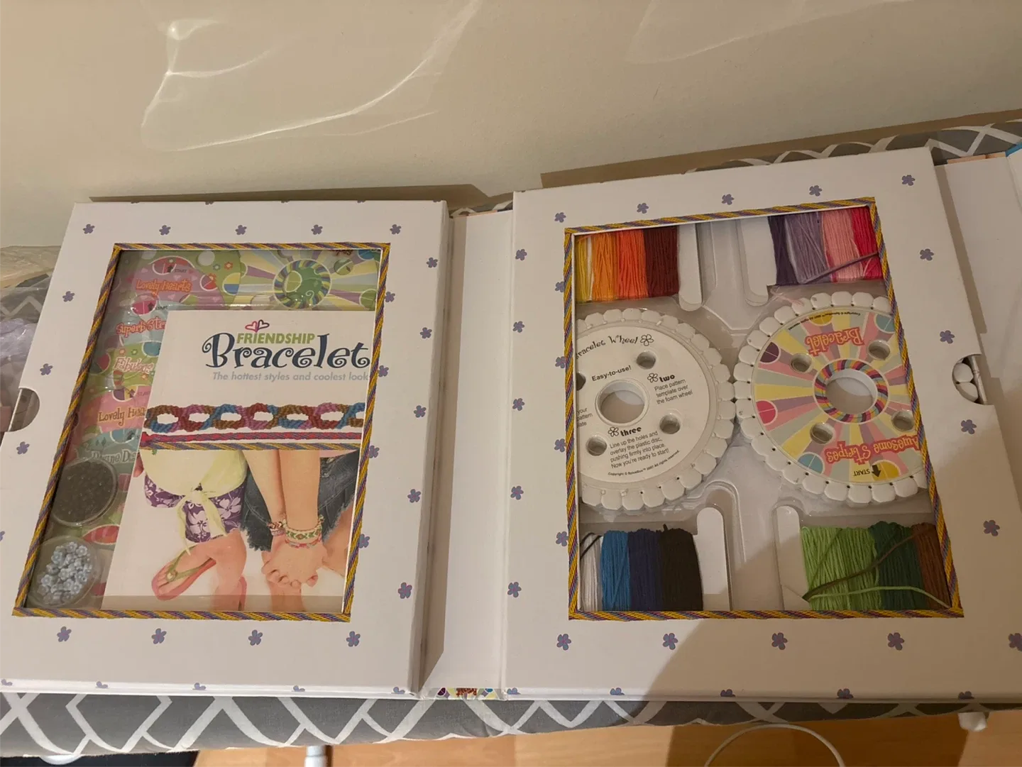 Kits for Kids Friendship Bracelet Set - Complete Kit image indicator(2)