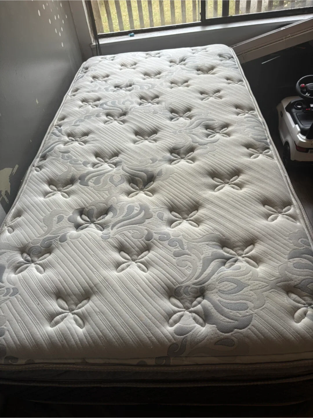 Beautyrest Silver Mattress image indicator(2)