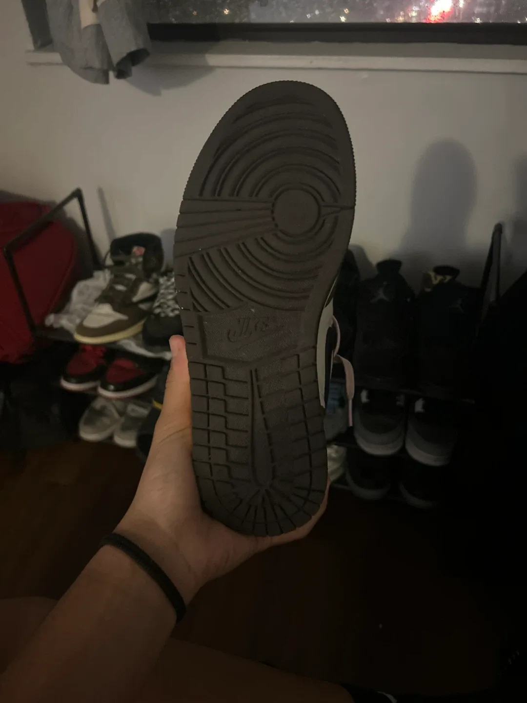 Nike Air Jordan 1 Travis Scott image indicator(3)