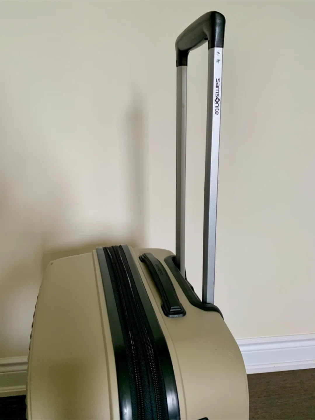 Samsonite Hard Shell medium expandable Suitcase image indicator(4)