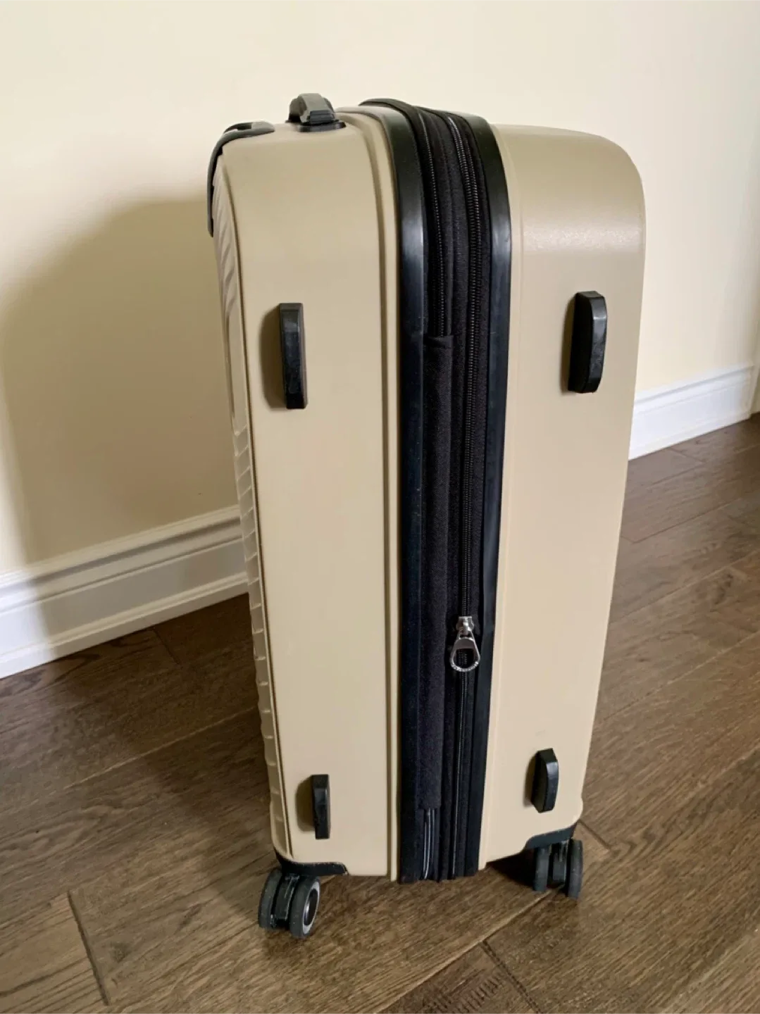 Samsonite Hard Shell medium expandable Suitcase image indicator(5)
