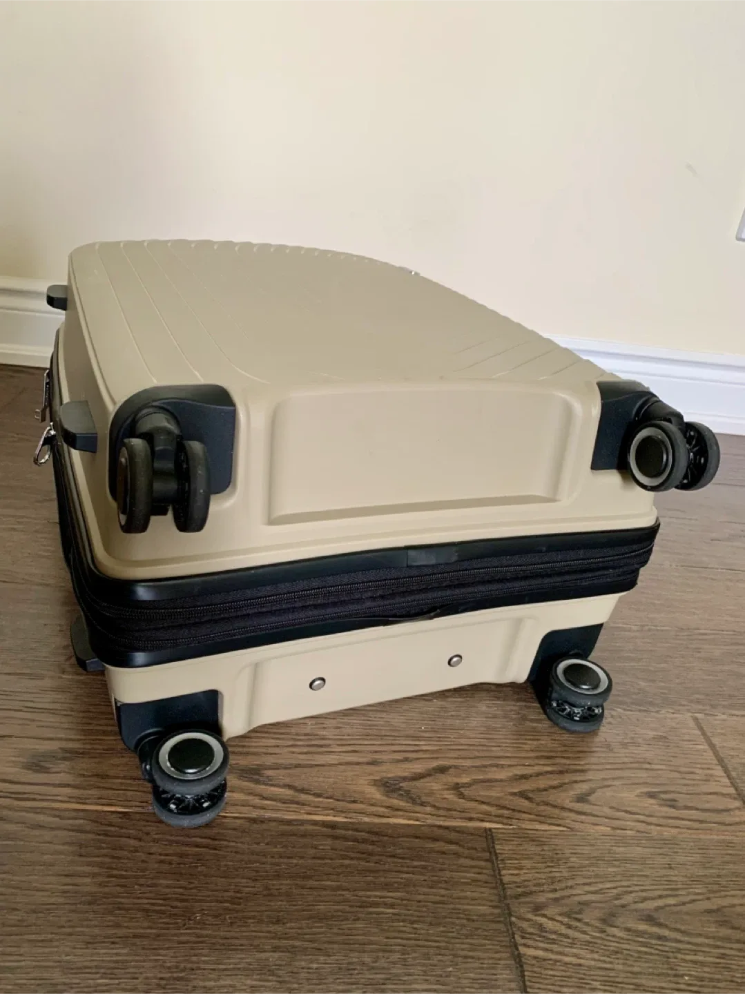 Samsonite Hard Shell medium expandable Suitcase image indicator(6)