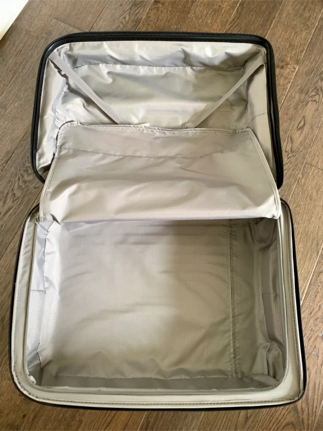 Samsonite Hard Shell medium expandable Suitcase image indicator(8)