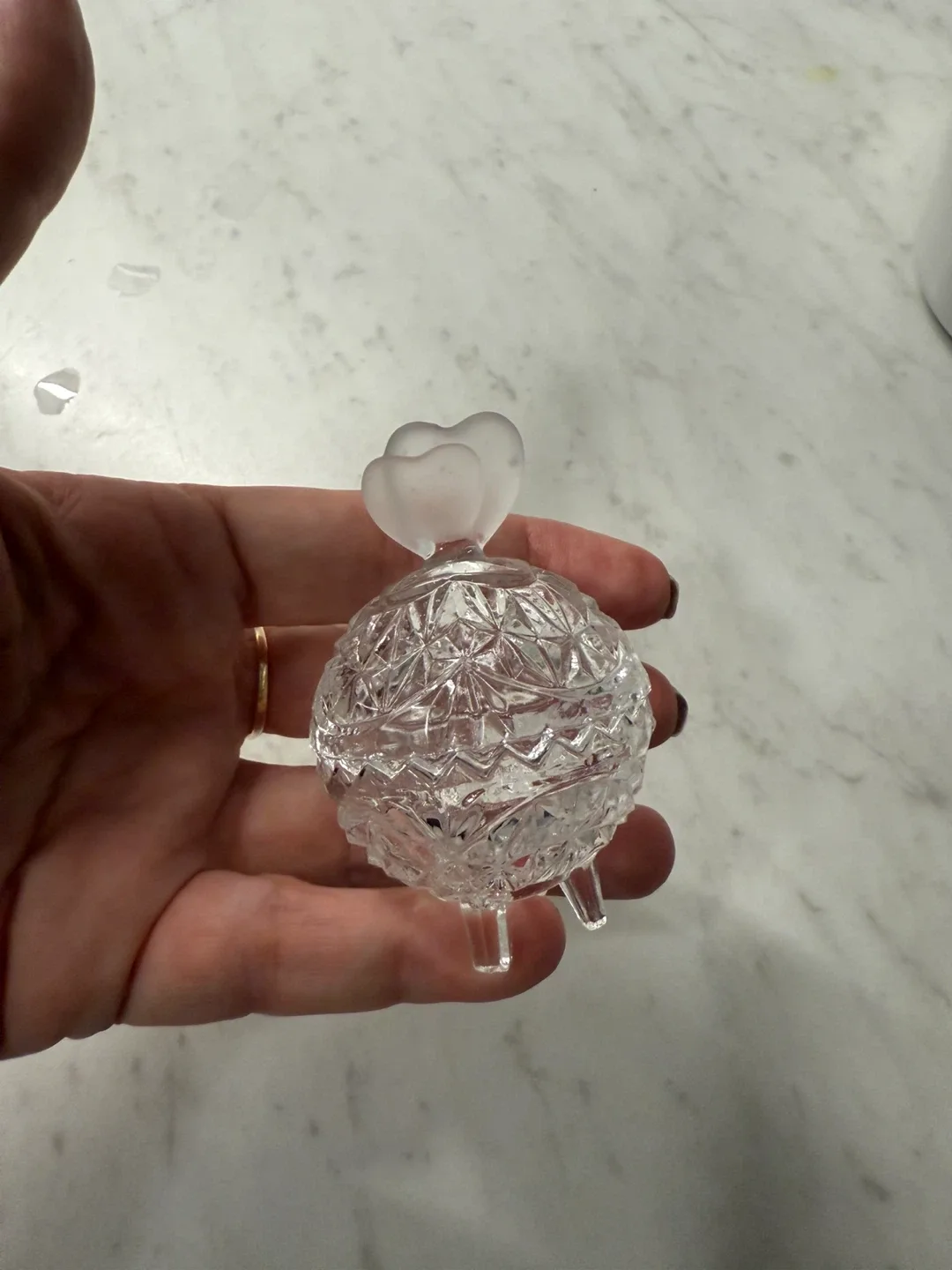 Crystal Trinket Dish with Heart Lid image indicator(3)
