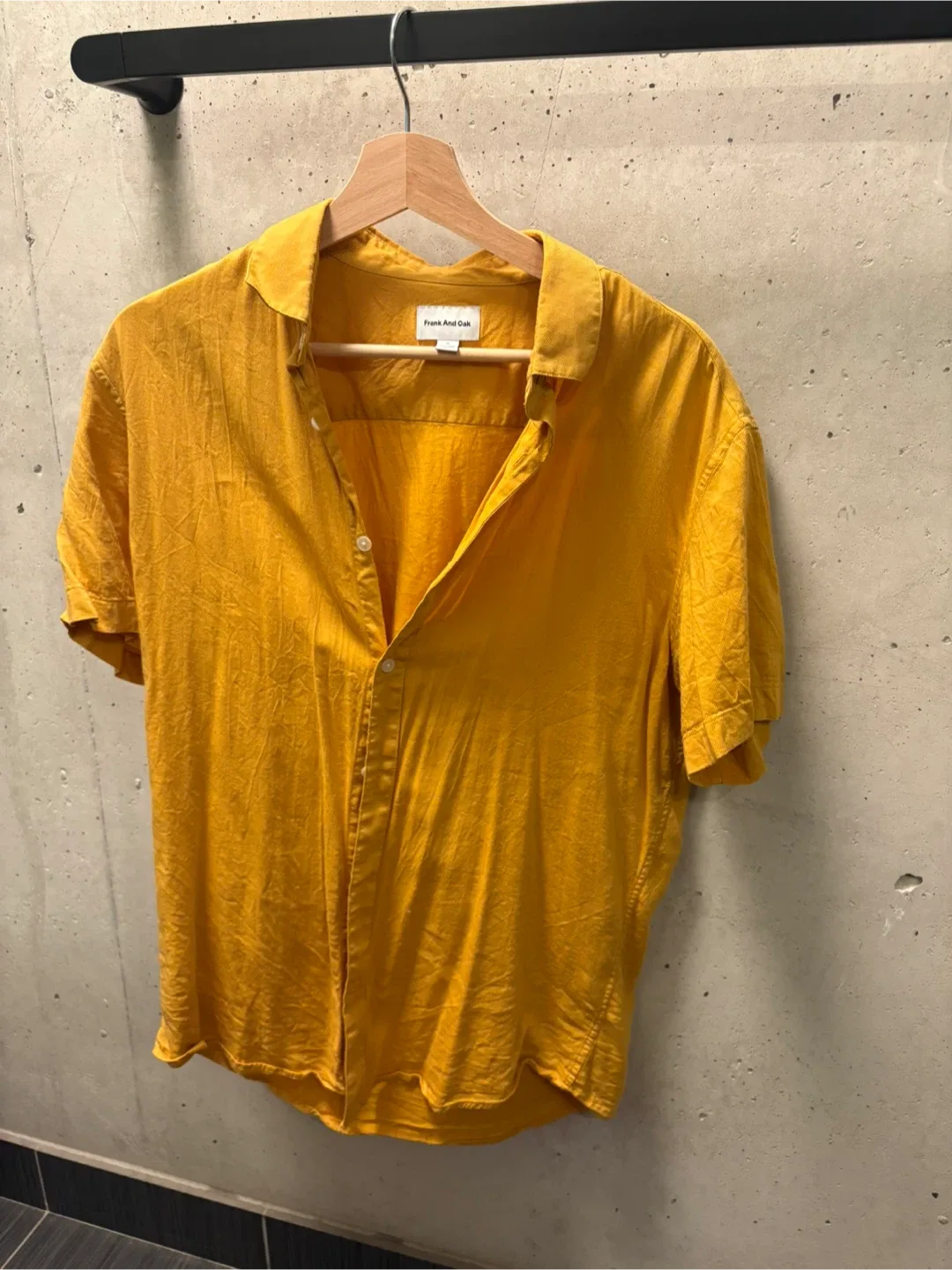 Yellow short sleeve - size M