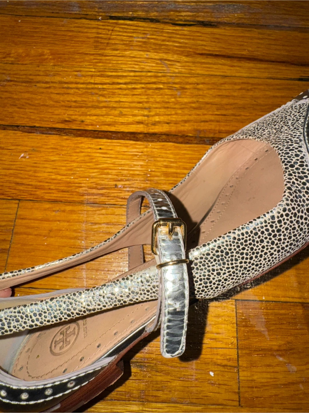 Size 7 Tory Burch Real Leather Silver Flats - photo 4