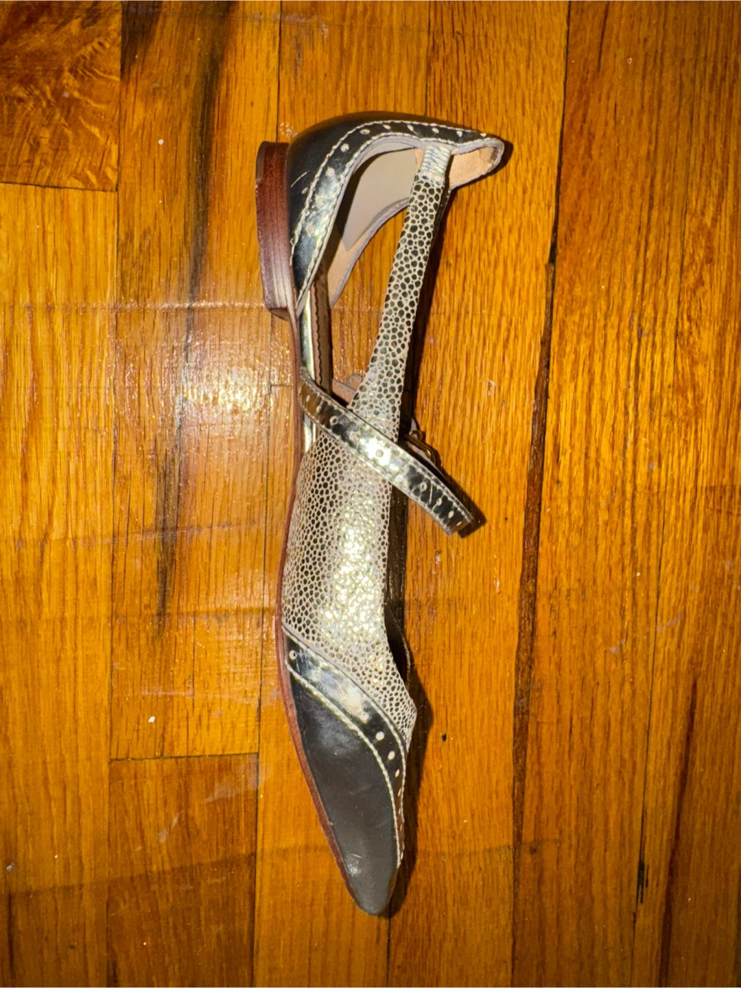 Size 7 Tory Burch Real Leather Silver Flats - photo 2