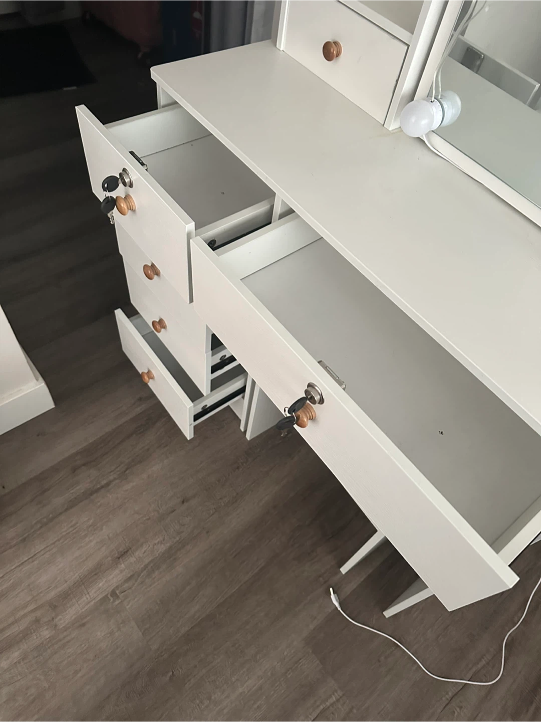 White Vanity Makeup Table with Lighted Mirror - photo 2