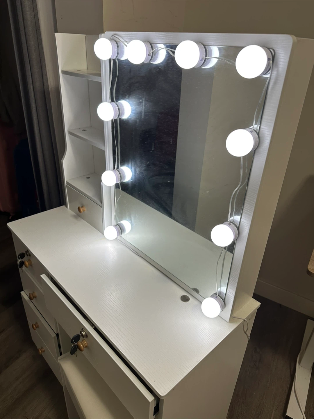 White Vanity Makeup Table with Lighted Mirror - photo 4
