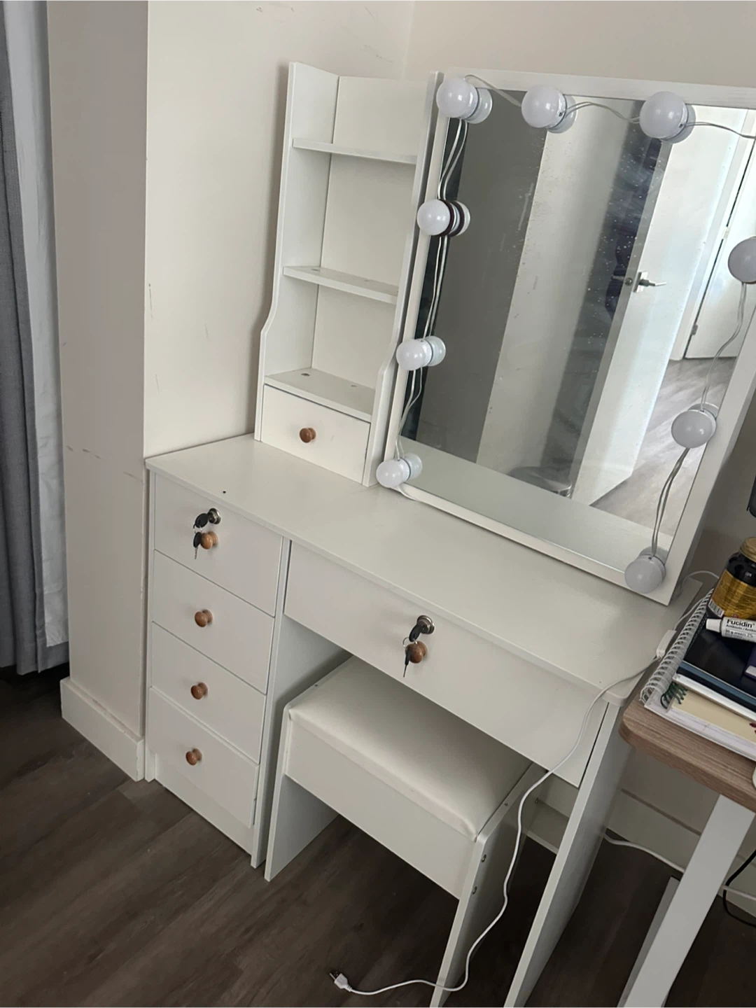 White Vanity Makeup Table with Lighted Mirror - photo 3