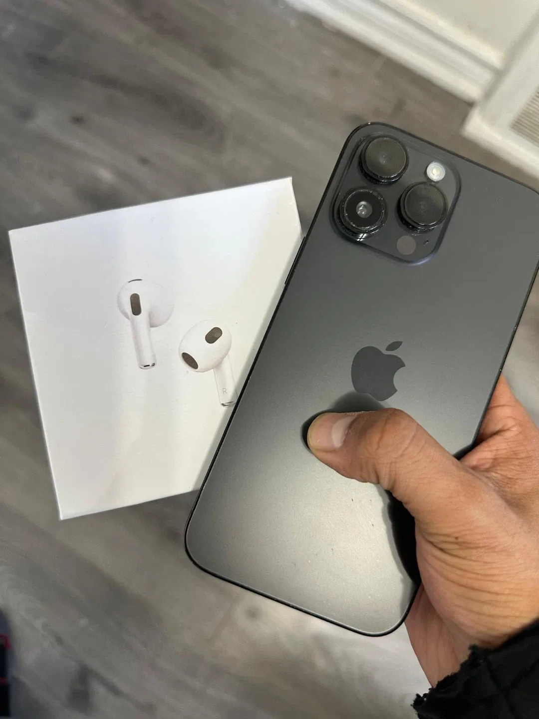 iPhone 14 pro max 256 gb **Free Airpods/Fast Charging** thumbnail
