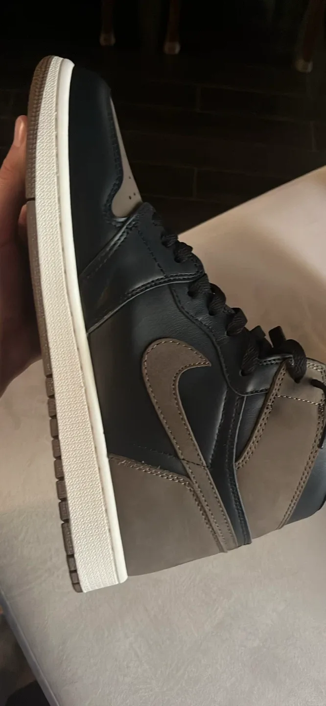 Air Jordan 1 Retro High OG 'Palomino' image indicator(5)