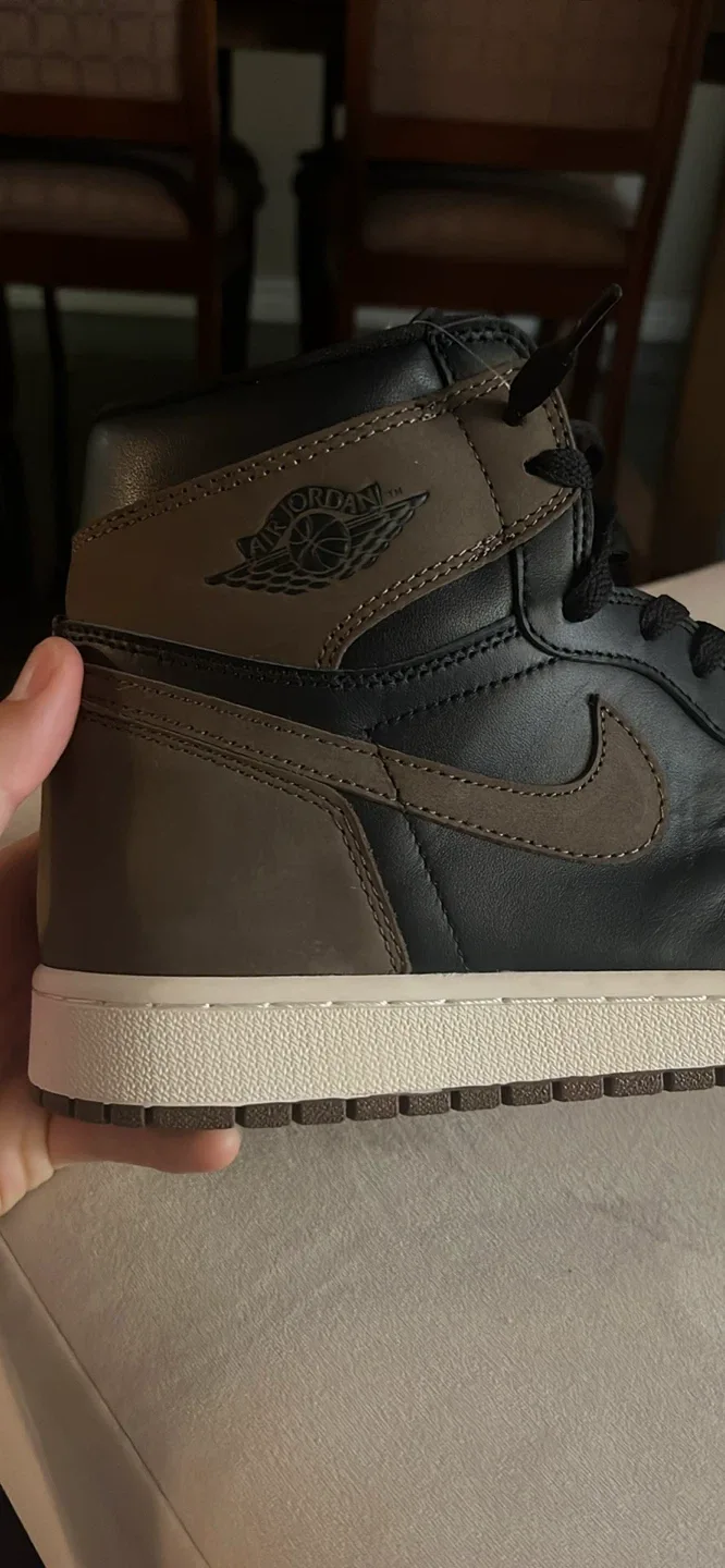 Air Jordan 1 Retro High OG 'Palomino' image indicator(2)
