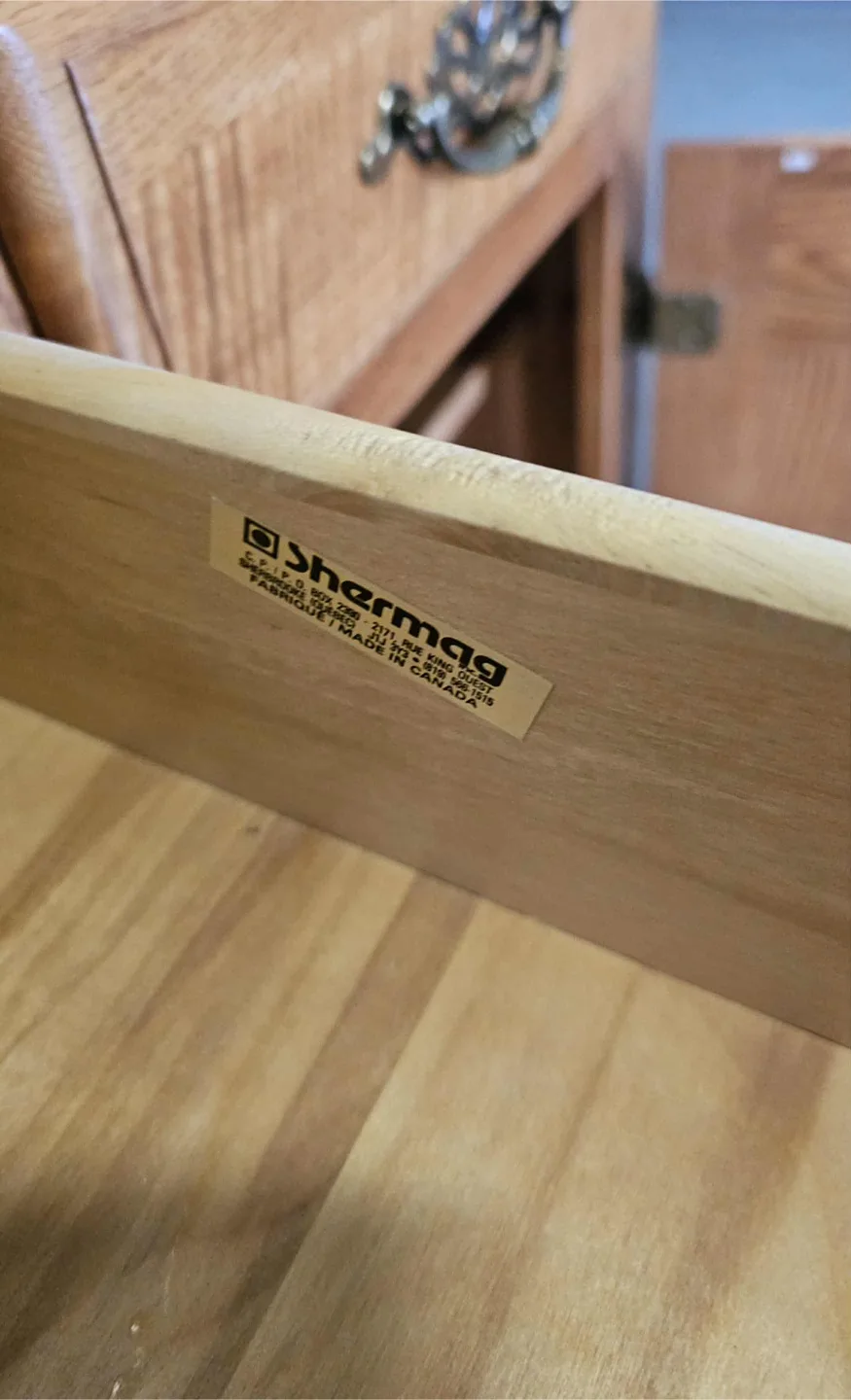 Beautiful Solid Oak 4 dresser low dresser image indicator(5)