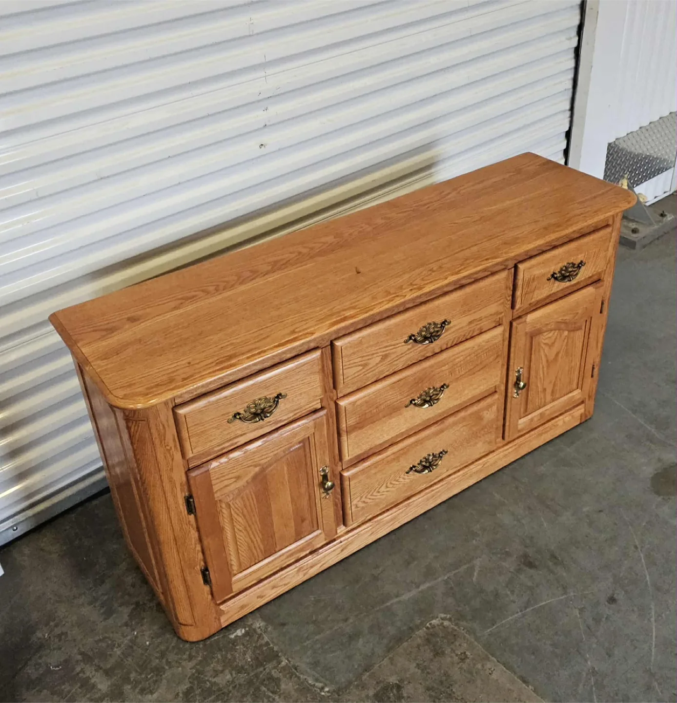Beautiful Solid Oak 4 dresser low dresser image indicator(2)