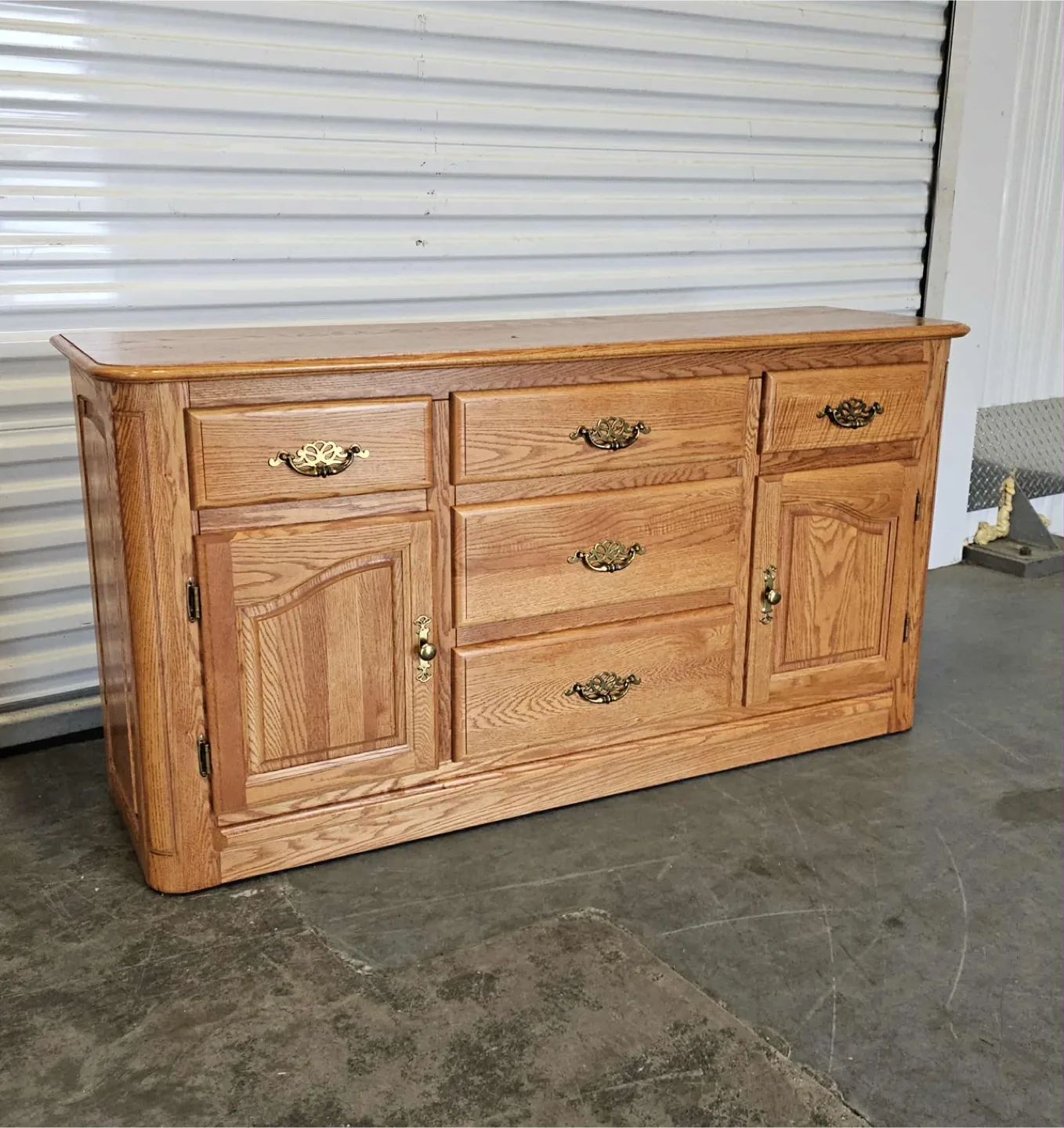 Beautiful Solid Oak 4 dresser low dresser image indicator(6)